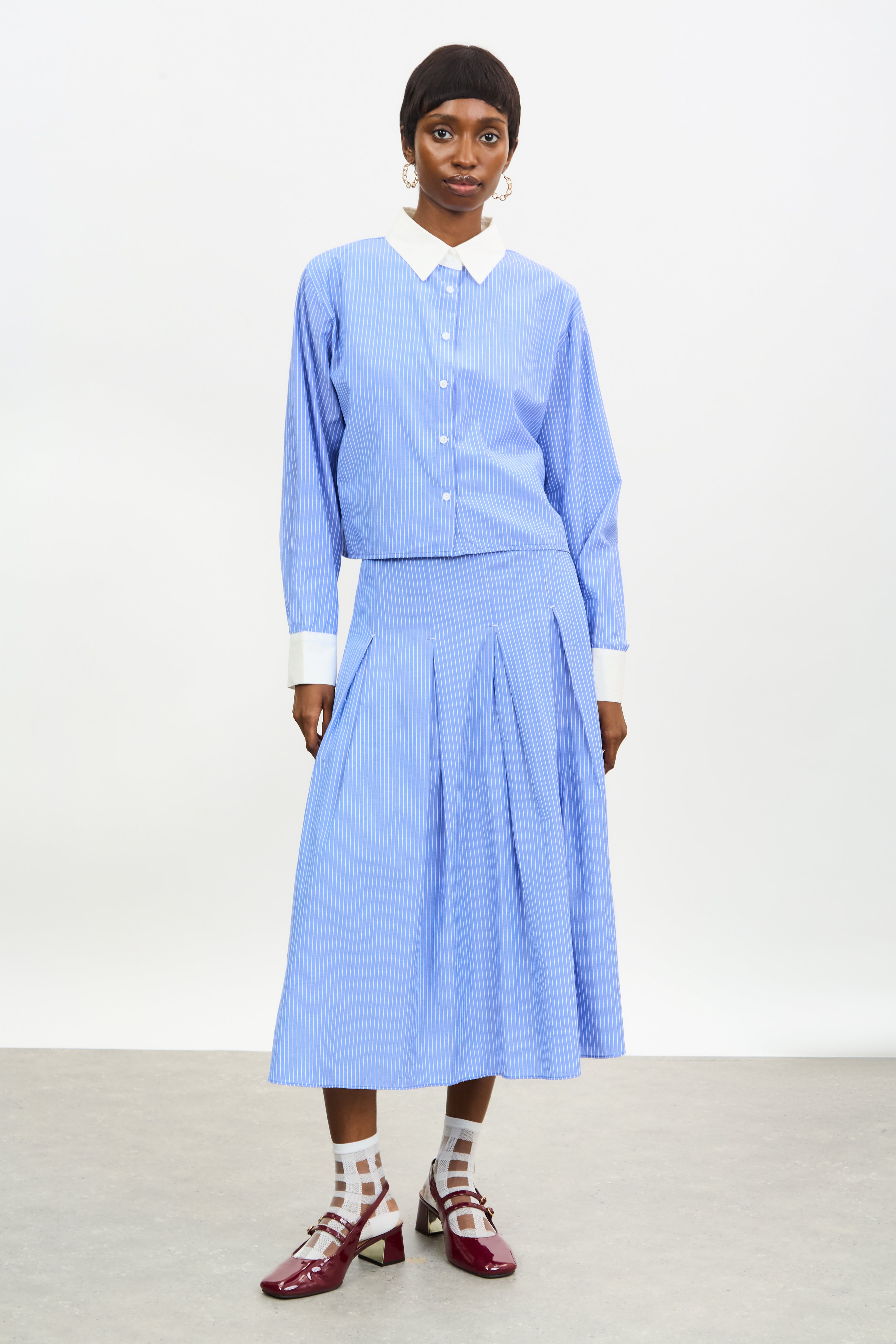 Bright blue and white stripe contrast collar shirt_4