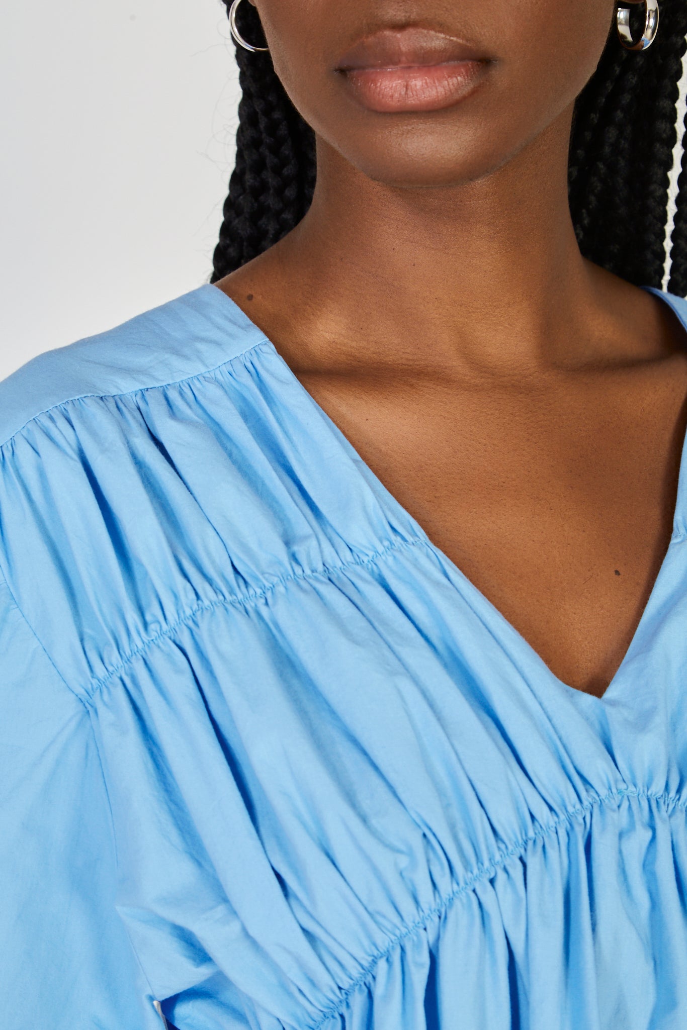 Bright blue ruched seam V neck dress_4