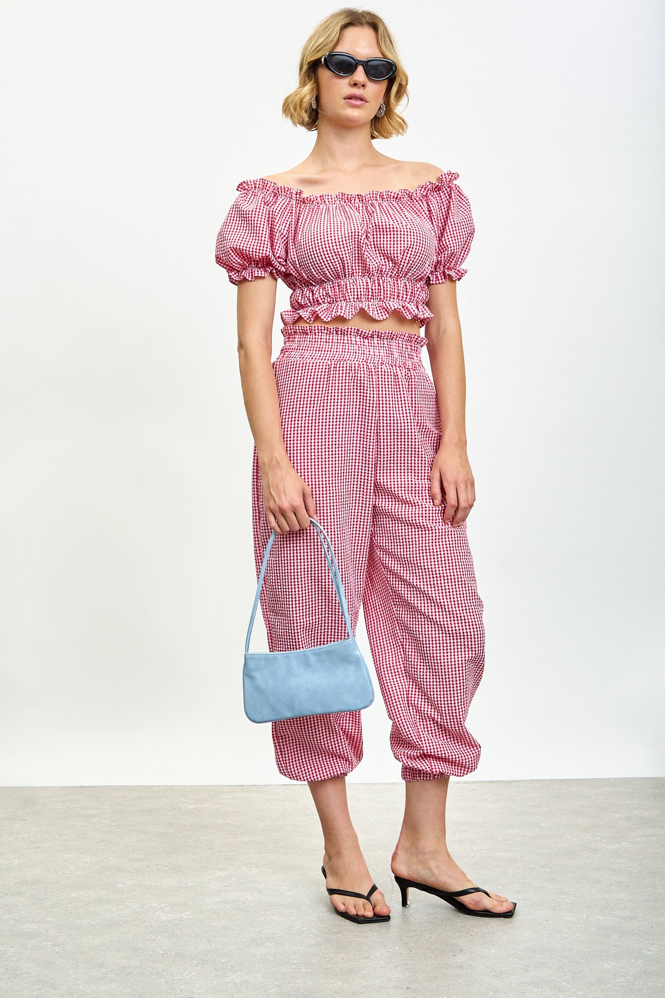 Red gingham cuffed trousers_4