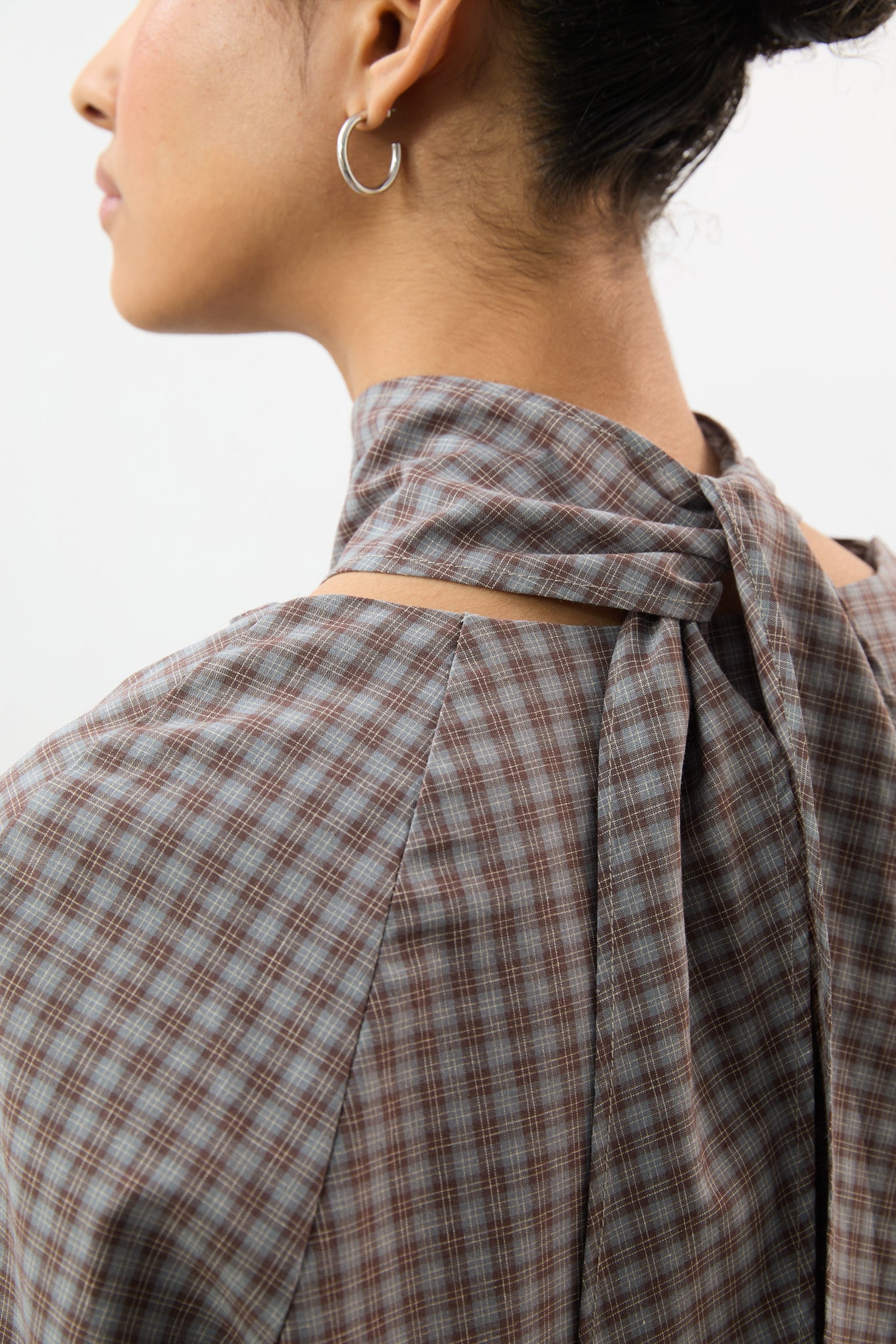 Brown and blue checked tie collar blouse_3