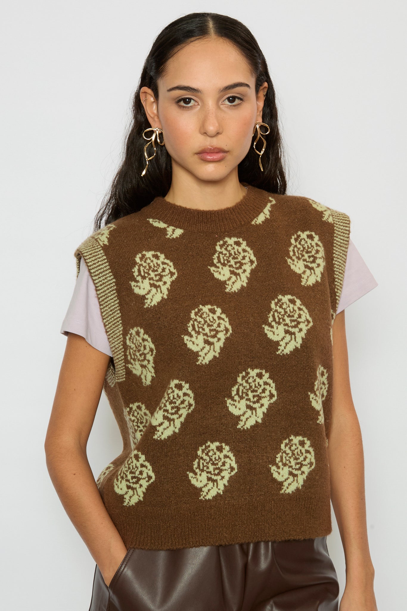 Brown and yellow intarsia rose sweater vest_1