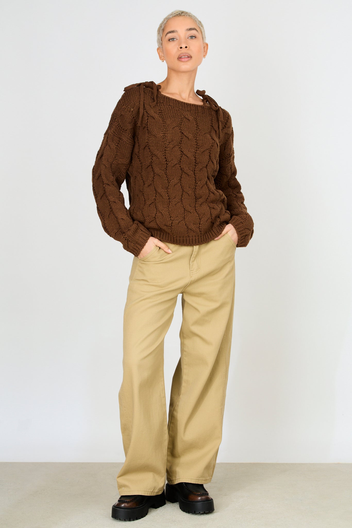 Brown cable knit tie shoulder jumper_4