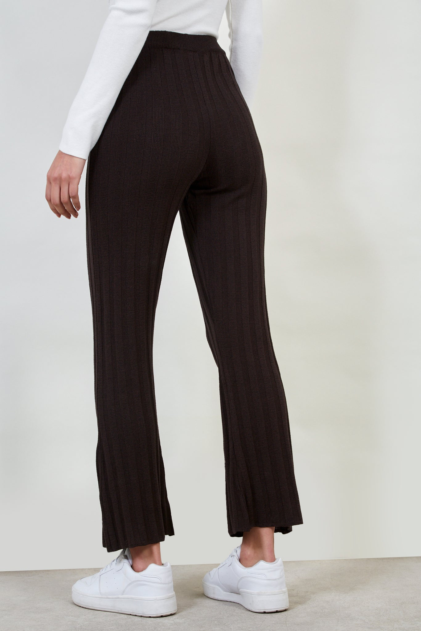 Brown thick ribbed knit trousers_2