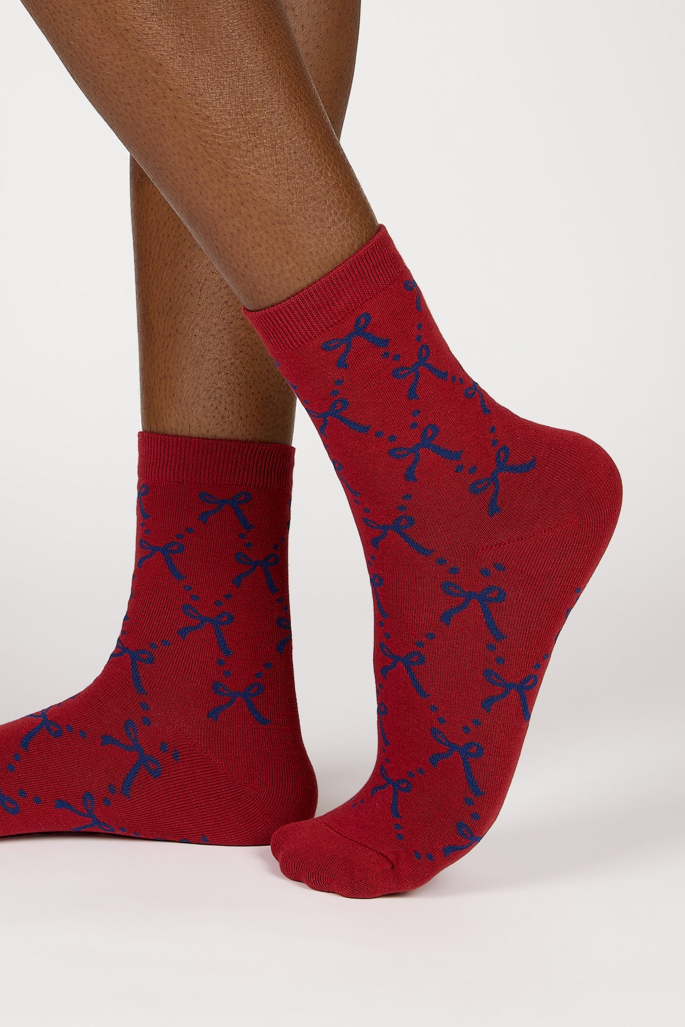 Burgundy and blue ribbon and dots socks_1