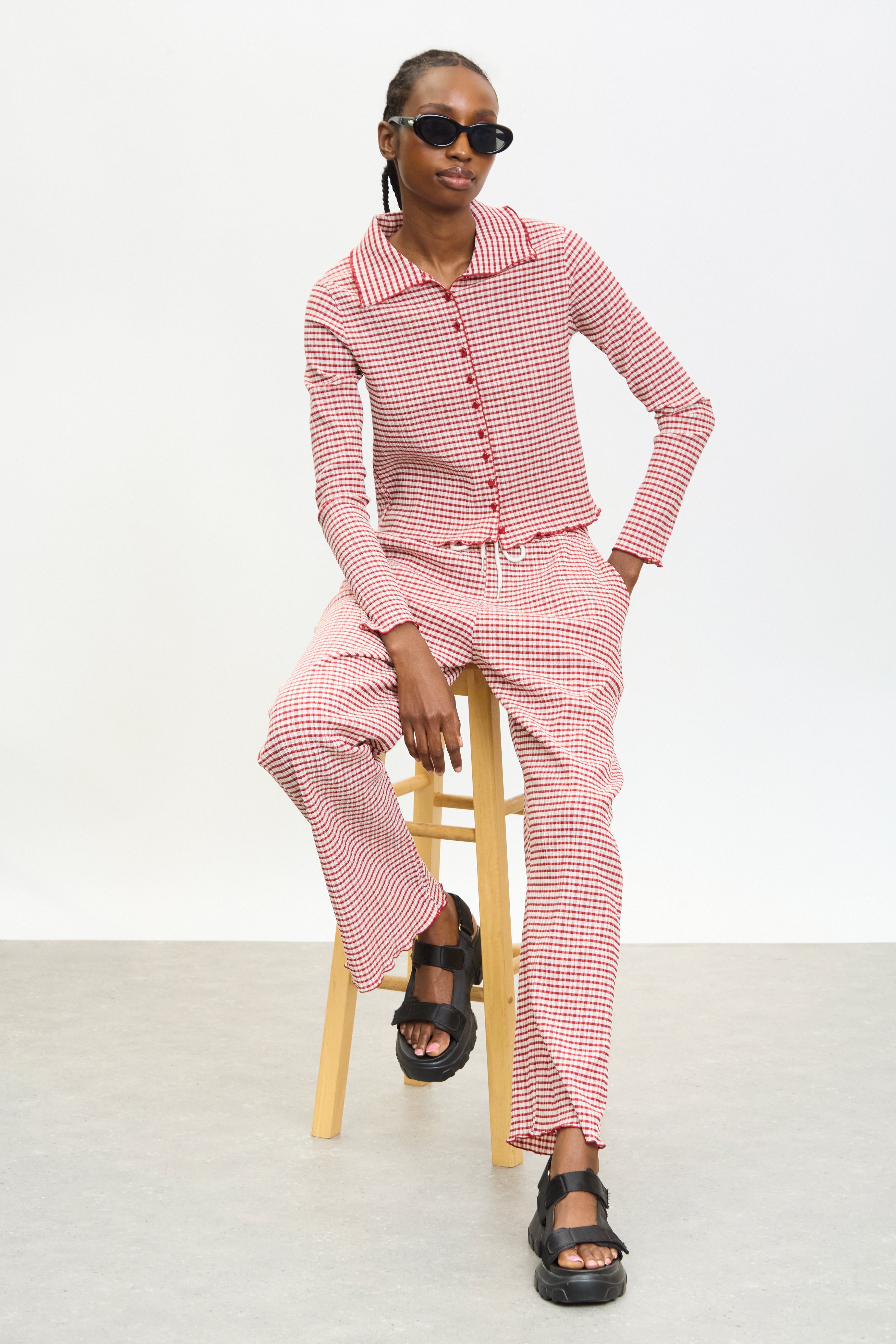 Burgundy gingham loose fit drawstring trousers_5