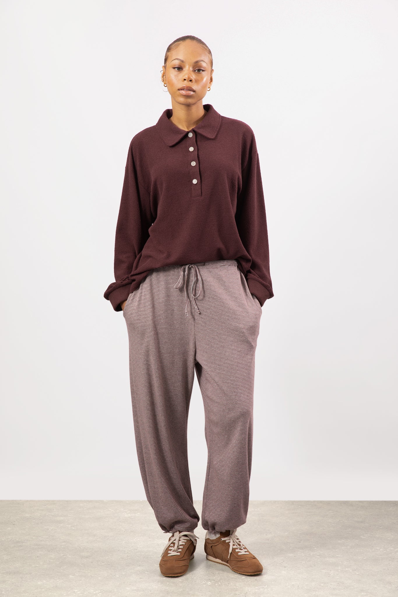 Burgundy horizontal striped jersey drawstring trousers_4