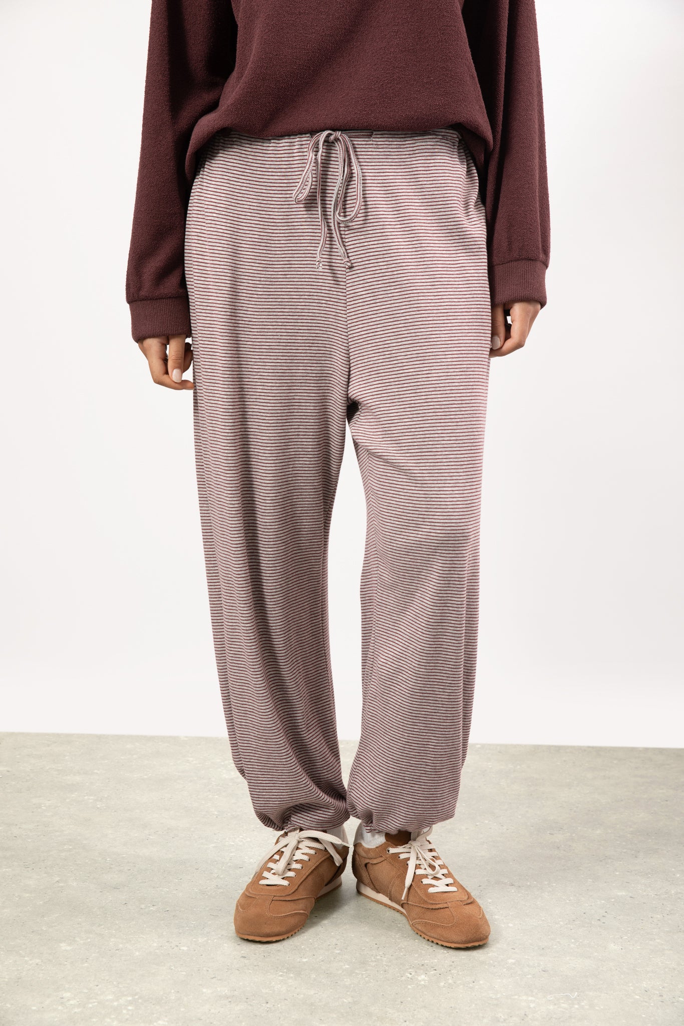 Burgundy horizontal striped jersey drawstring trousers_1