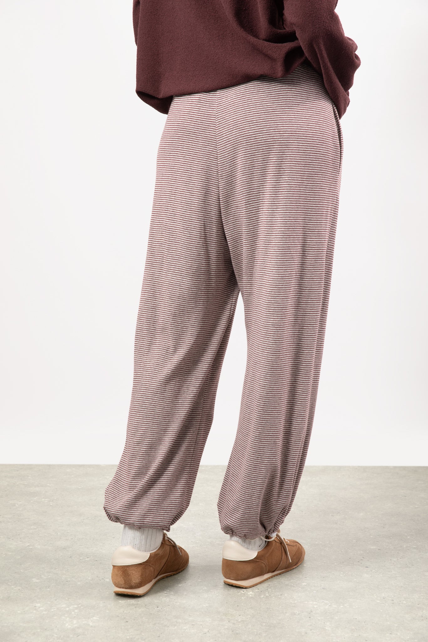 Burgundy horizontal striped jersey drawstring trousers_2