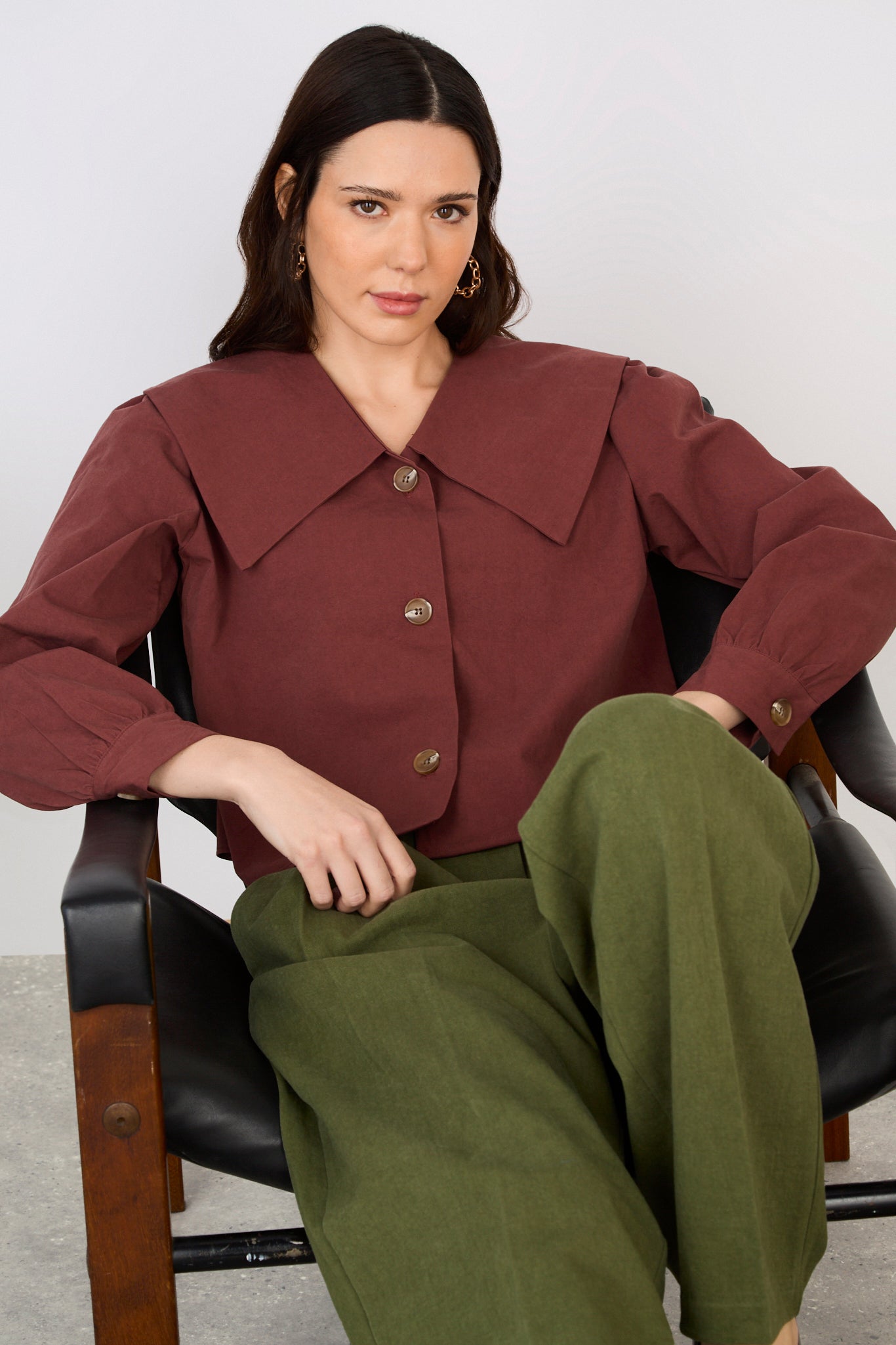 Burgundy pointed giant collar shirt_5