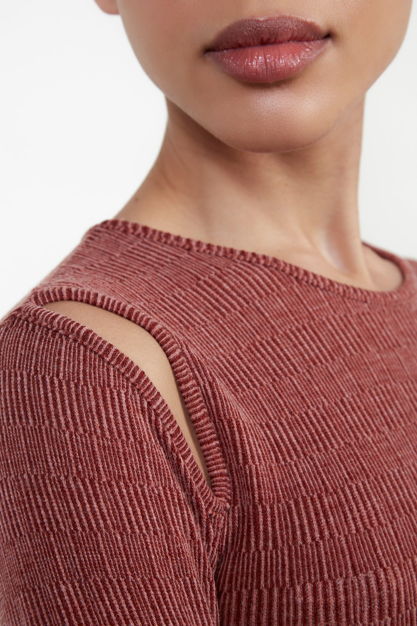 Burgundy lined slit shoulder top_4