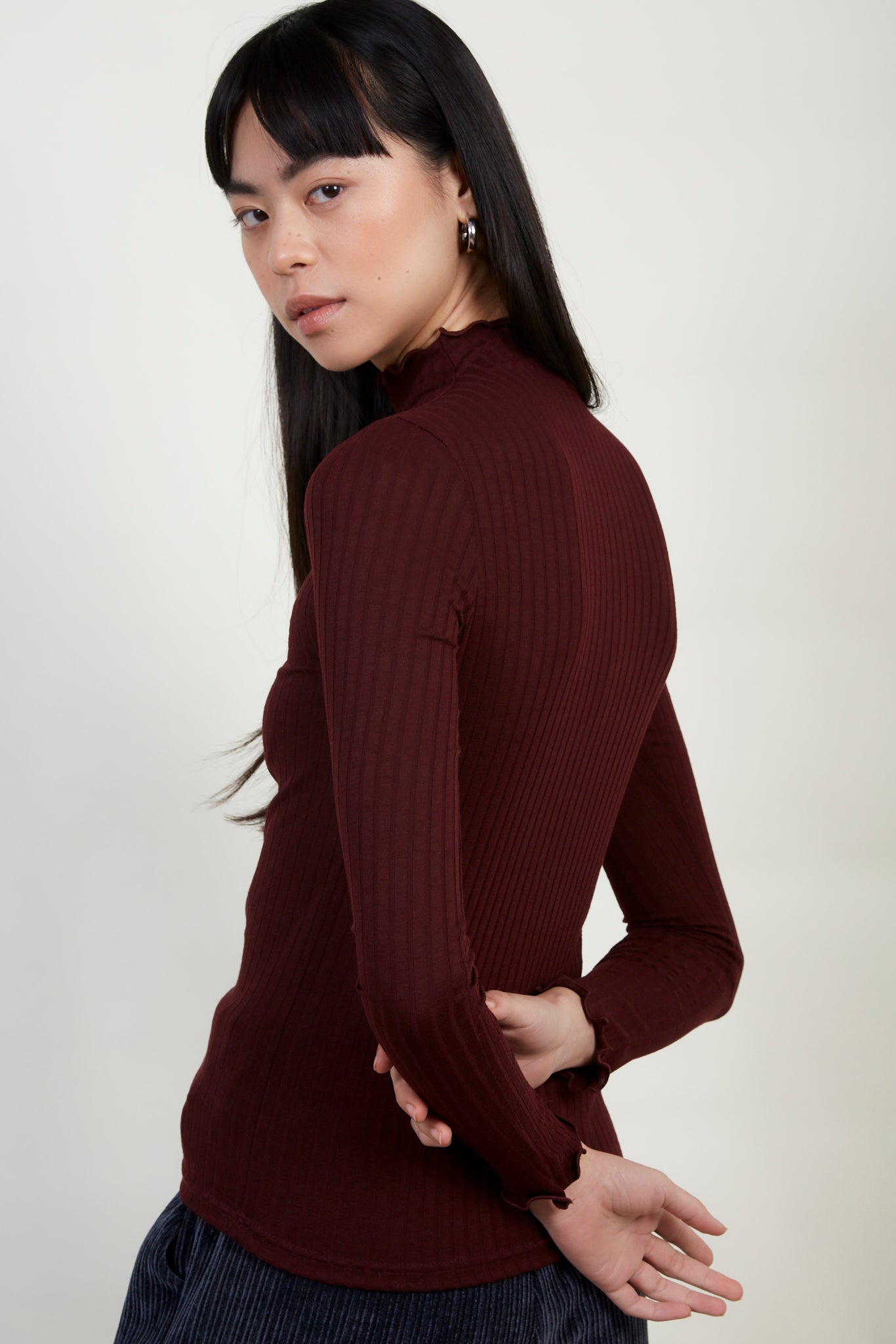 Burgundy ribbed mock neck ruffle trim top_4