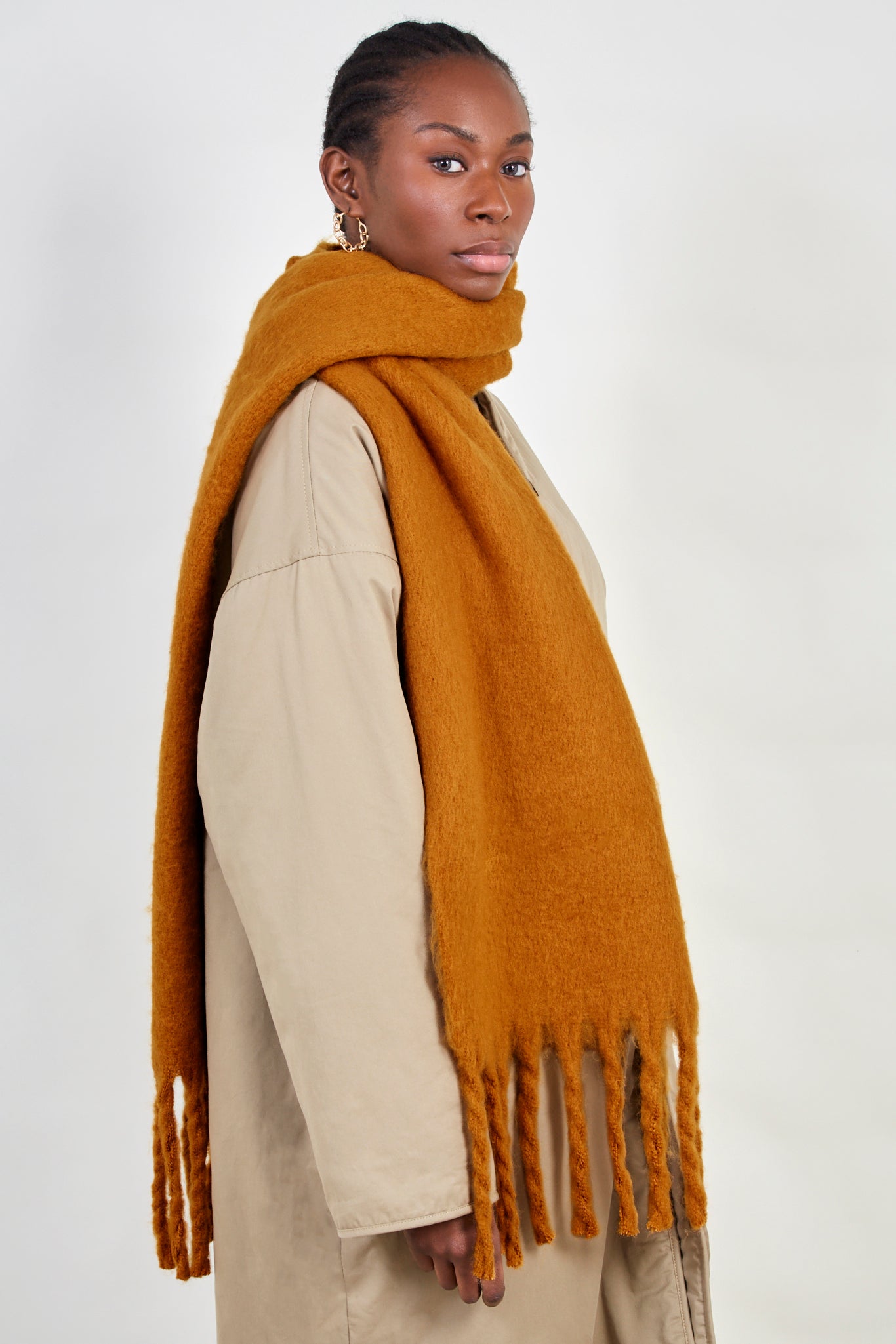 Camel fuzzy thick scarf_4