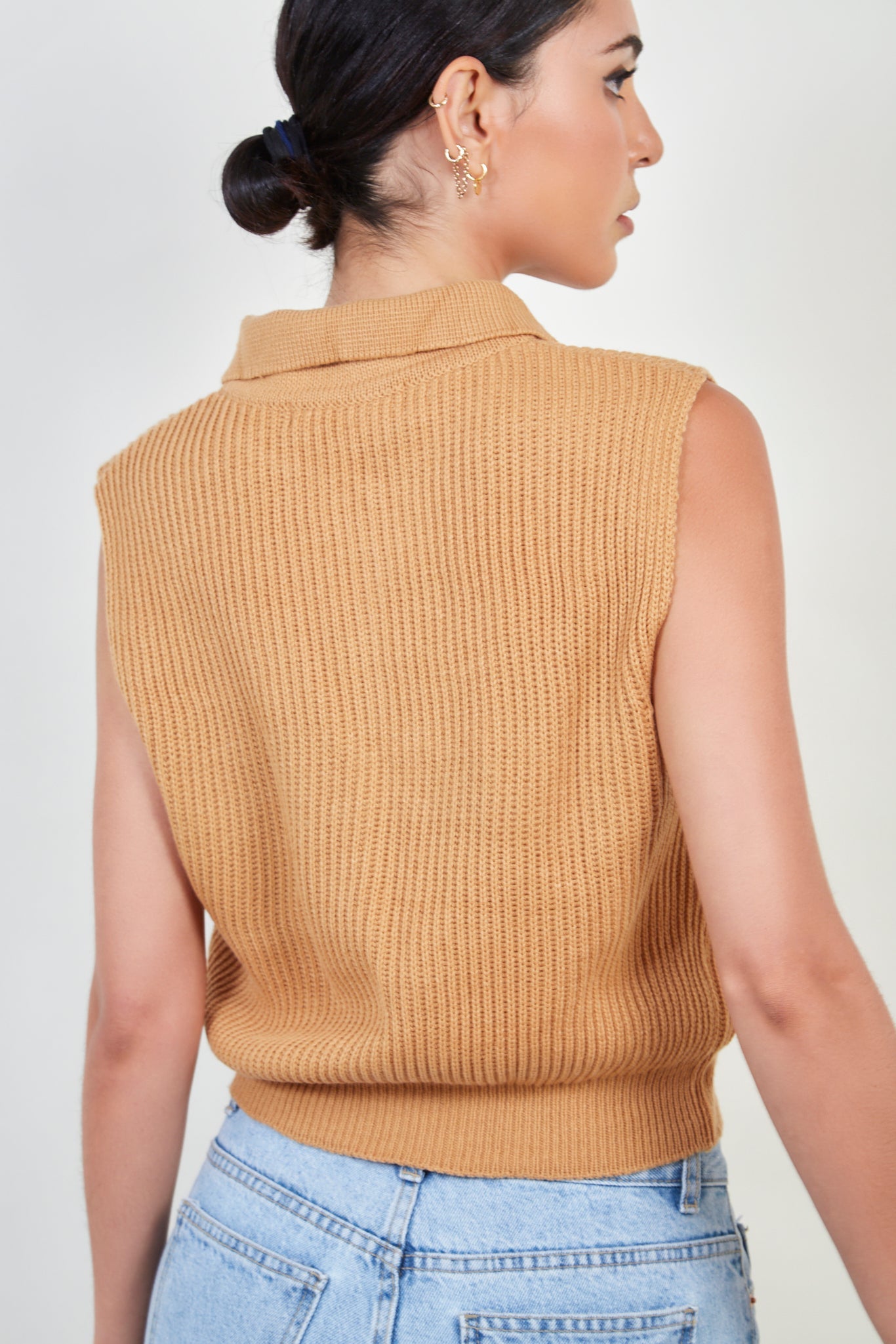 Camel sleeveless collar zip vest_4