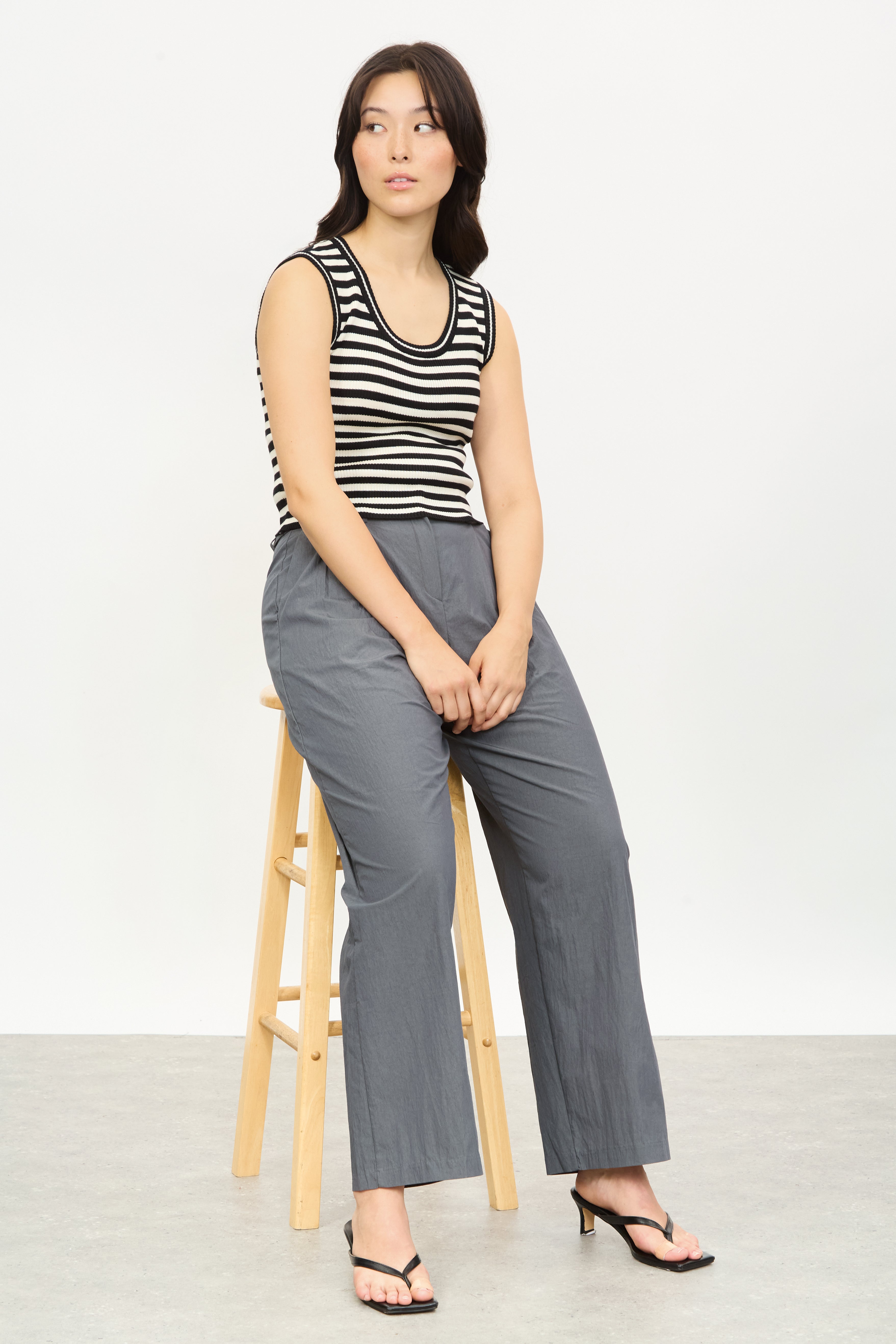 Charcoal double pleat thin belt trousers_5