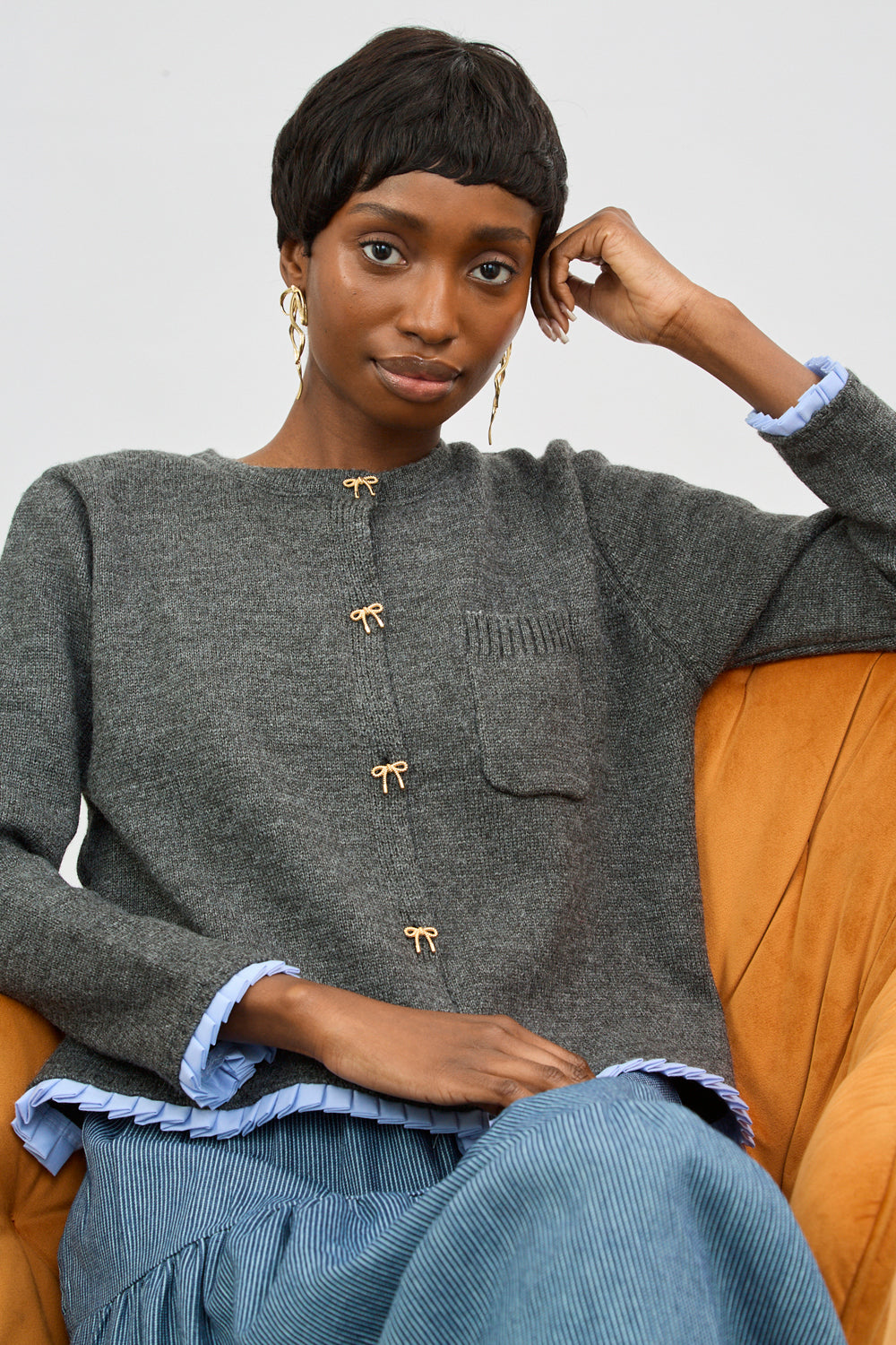 Charcoal grey bow button pleat hem cardigan_5