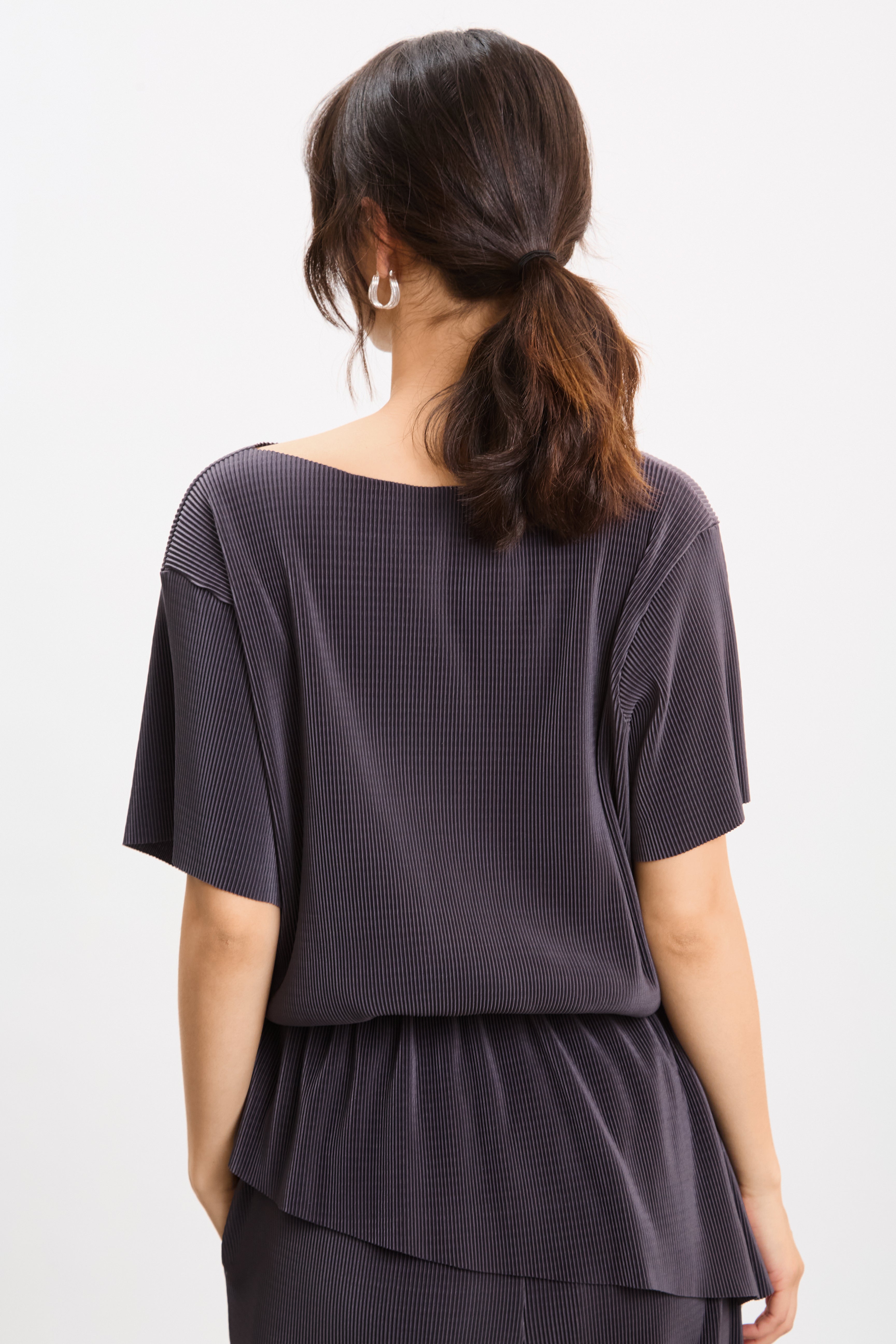 Charcoal ribbed asymmetric hem top_2