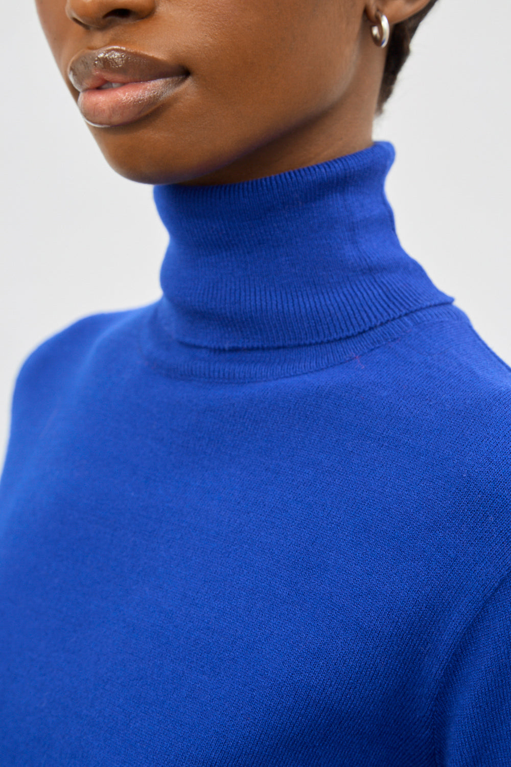 Cobalt blue thin knit turtleneck_3
