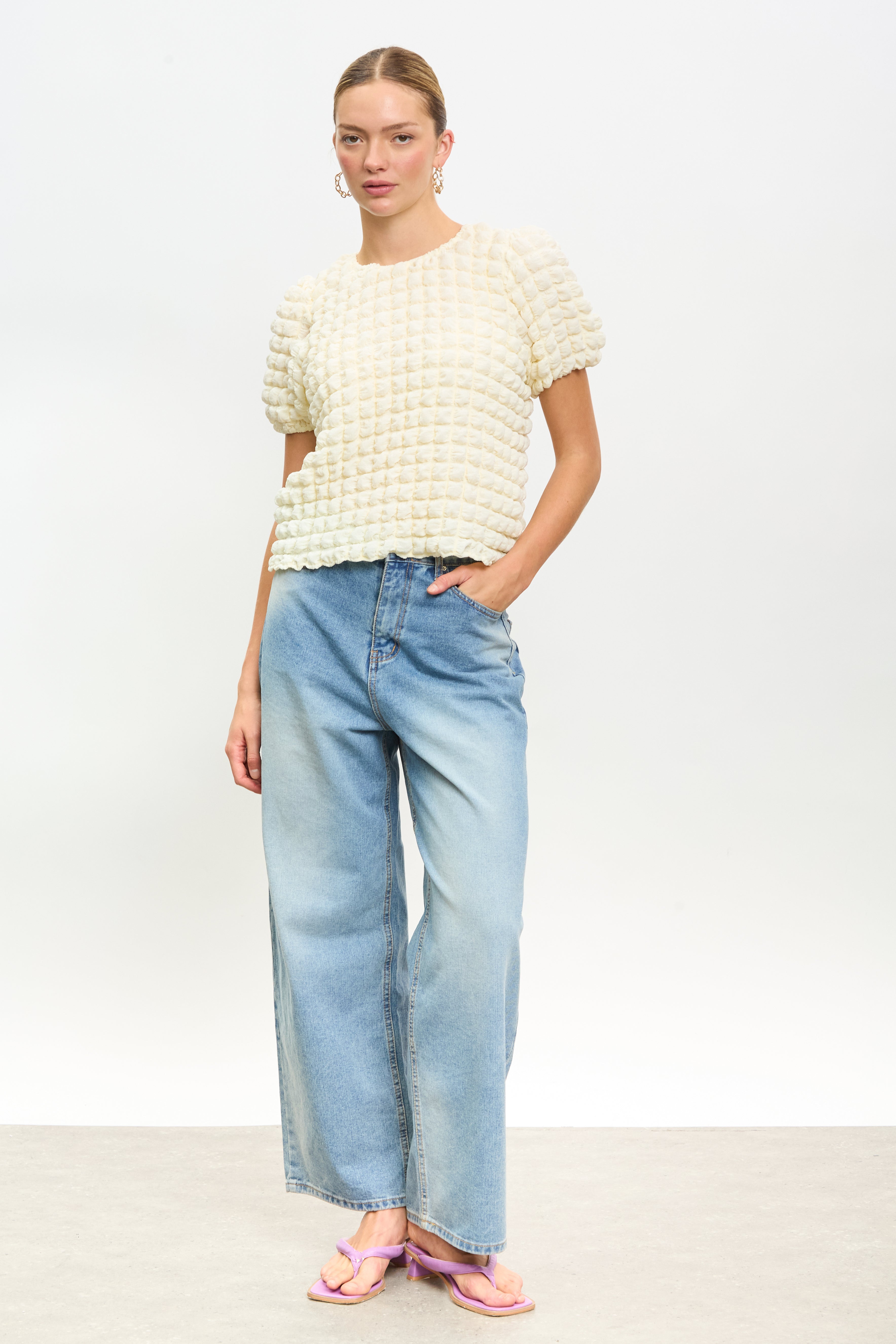 Cream textured puff short sleeved top_4