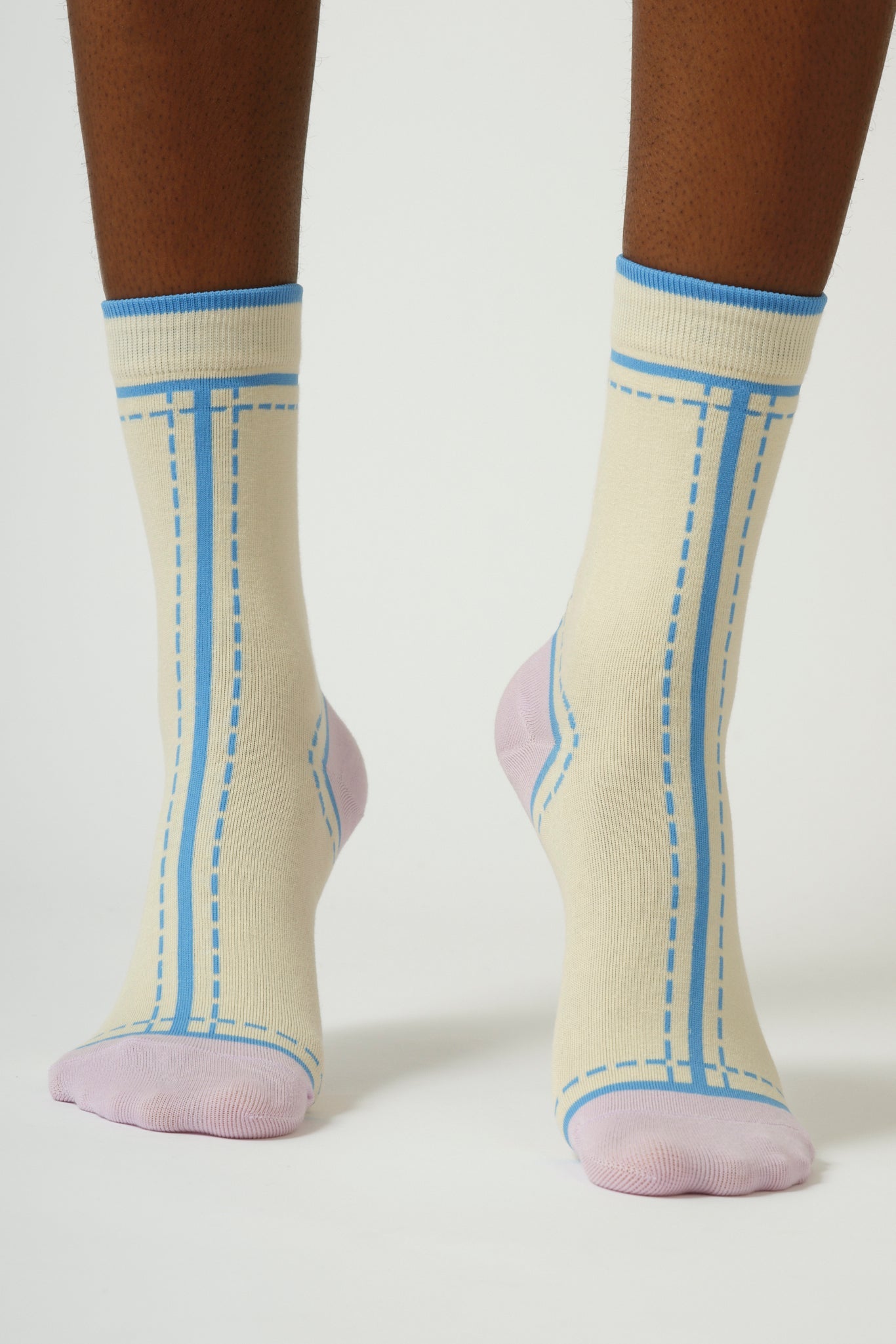 Cream and pink dotted outline graphic socks_2