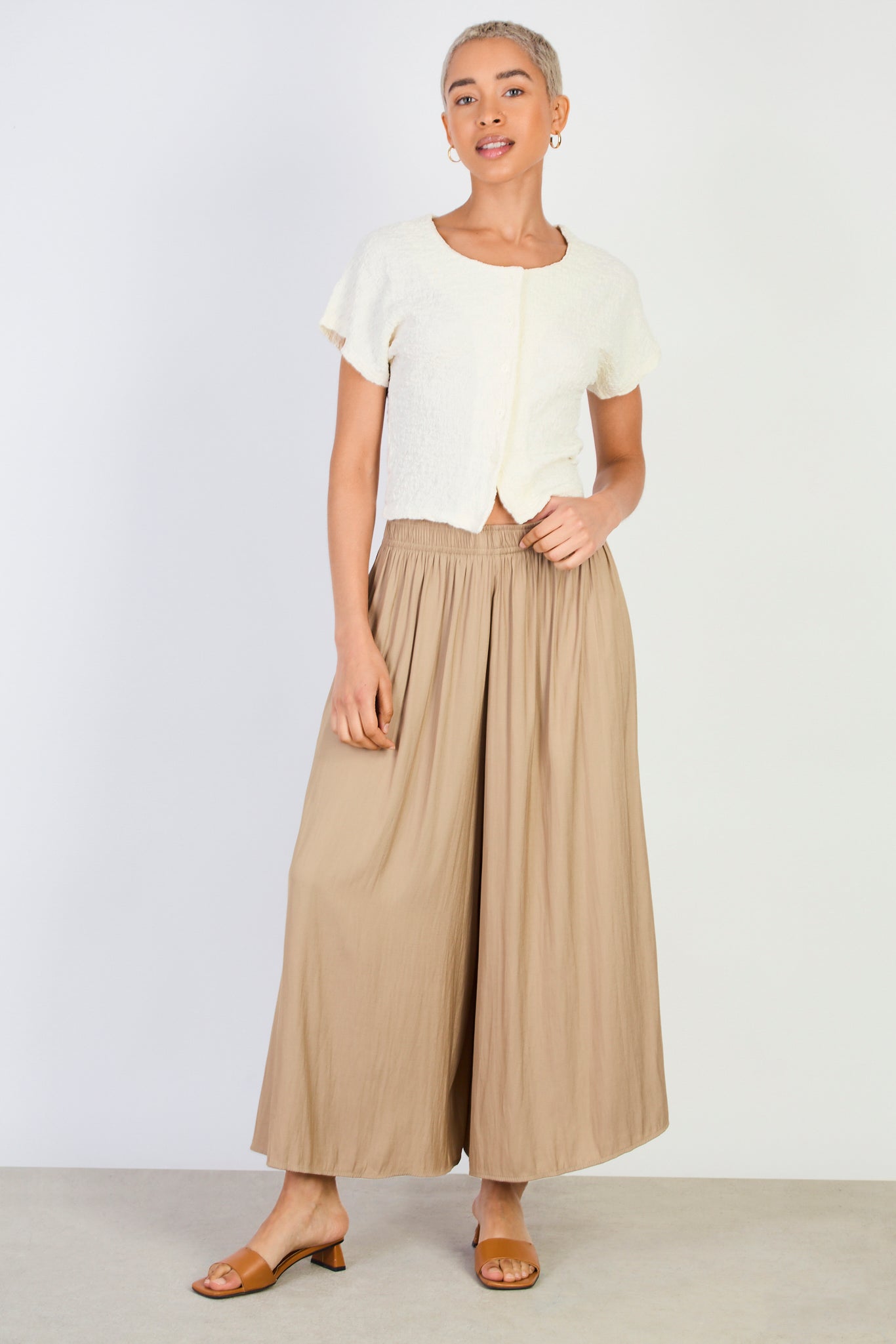 Dark beige flowy wide leg trousers_4