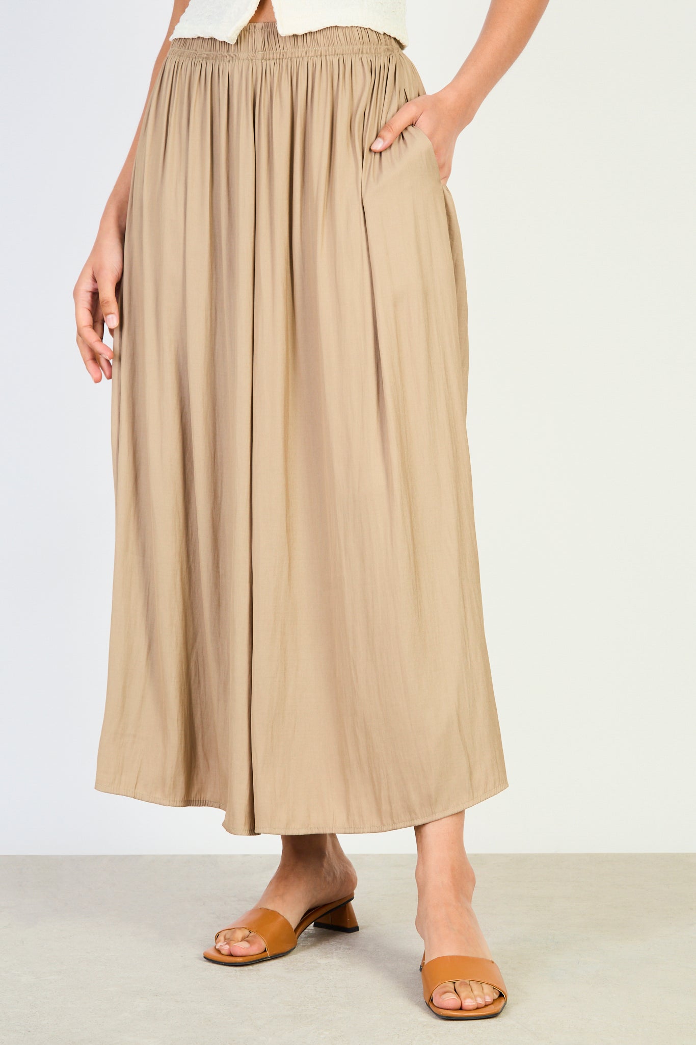 Dark beige flowy wide leg trousers_1