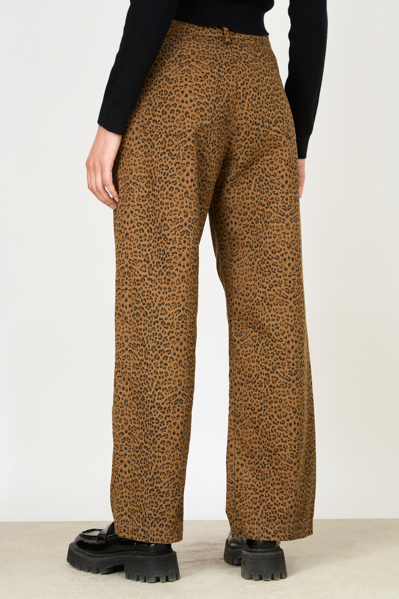 Dark brown leopard print adjustable waist double button jeans_2