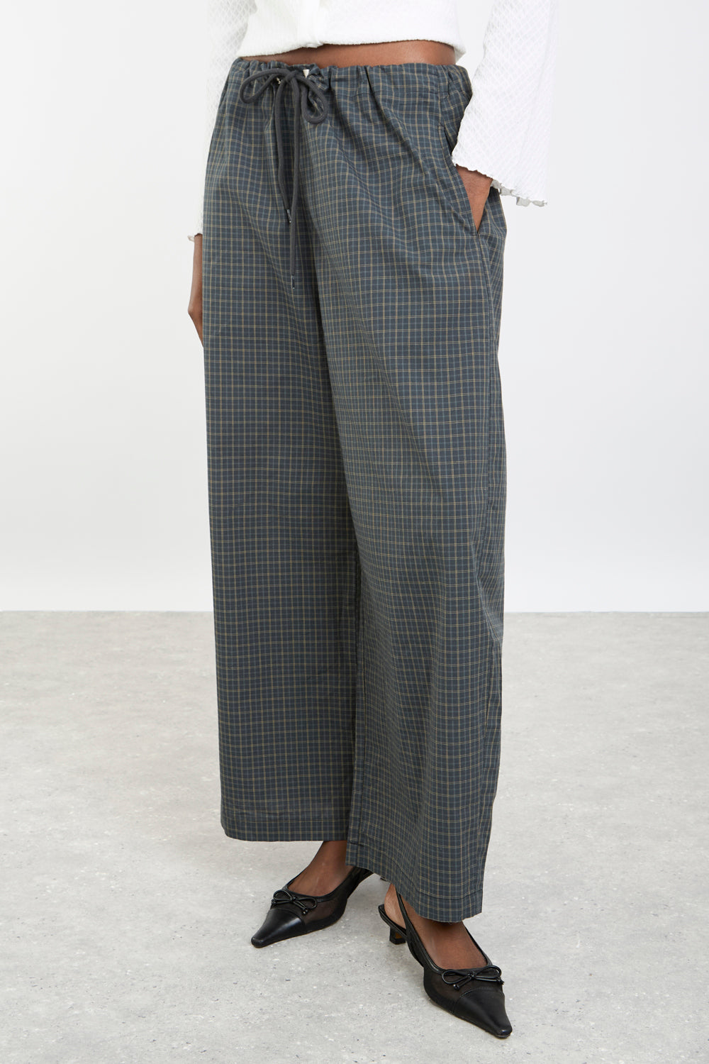 Dark green and yellow plaid drawstring trousers_1
