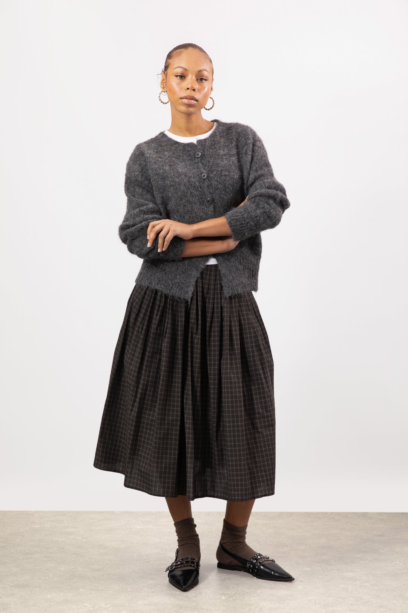 Dark grey fuzzy wool blend round neck cardigan_4