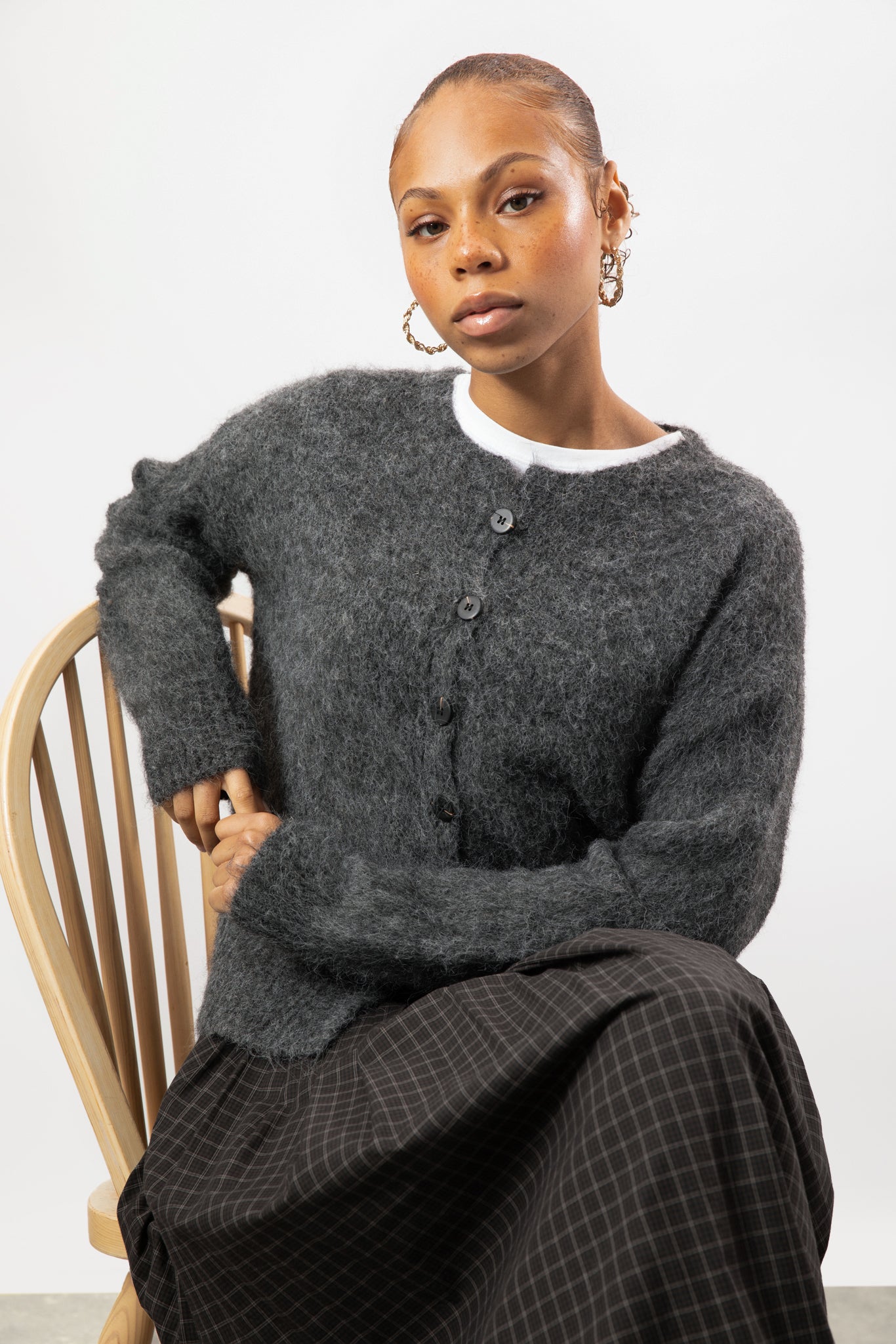 Dark grey fuzzy wool blend round neck cardigan_5