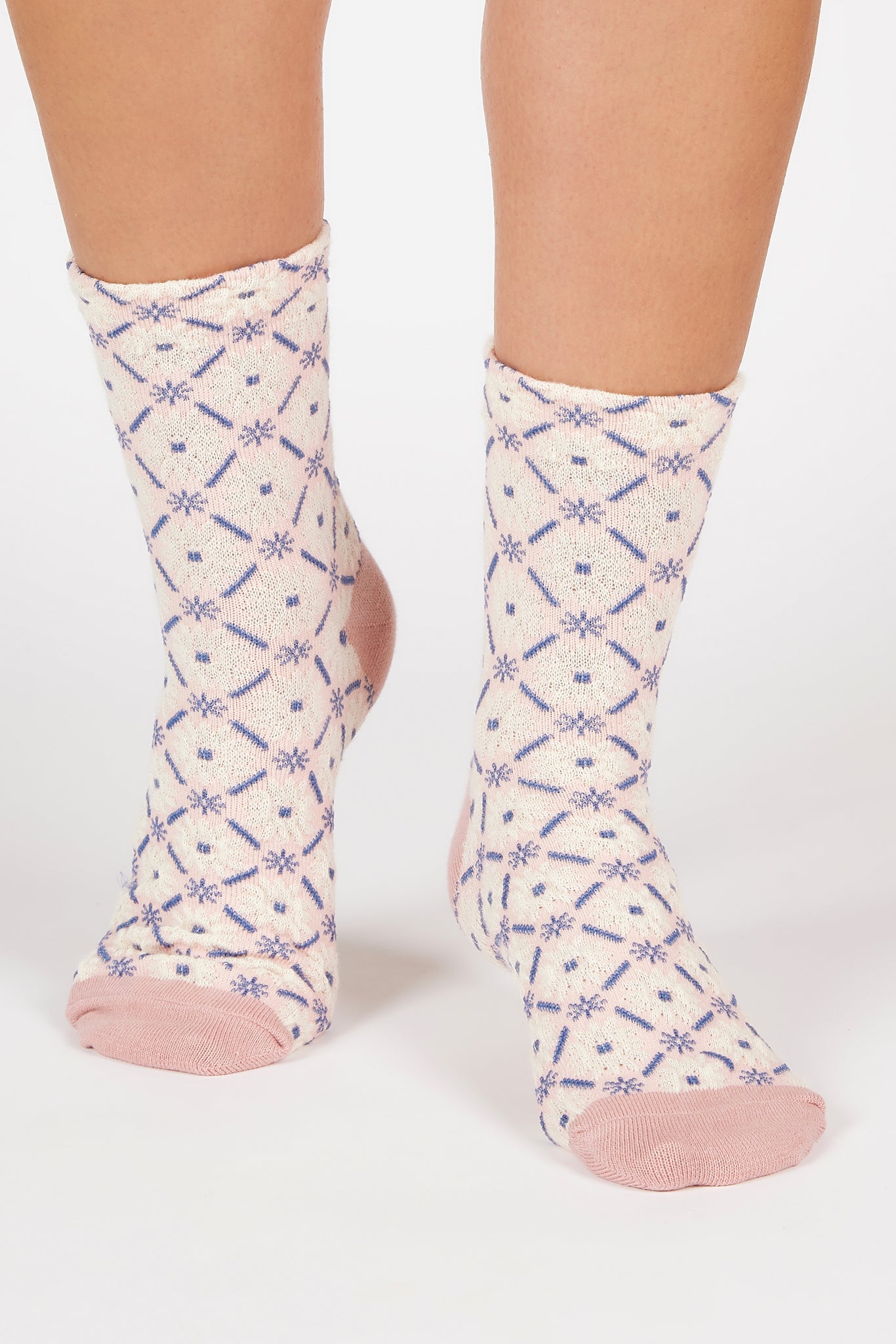 Dusty pink and blue floral diamond grid socks_4