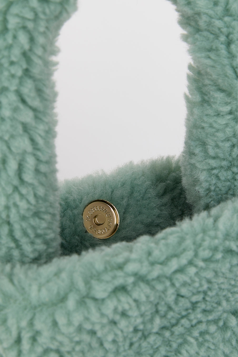 Mint shearling bucket bag_3