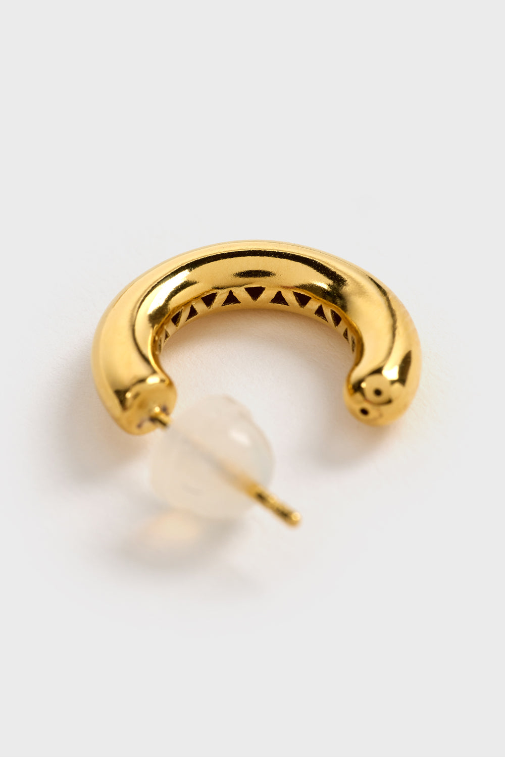 Gold 18mm thick inner triangle detail hoop earrings_3