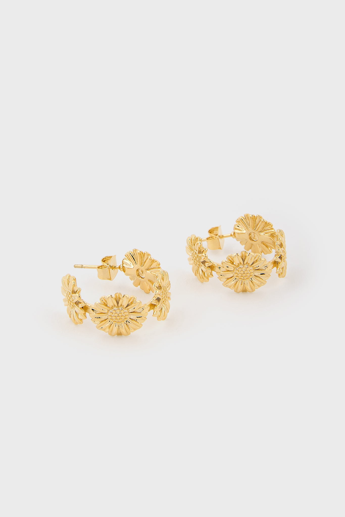 Gold daisy hoop earrings_2