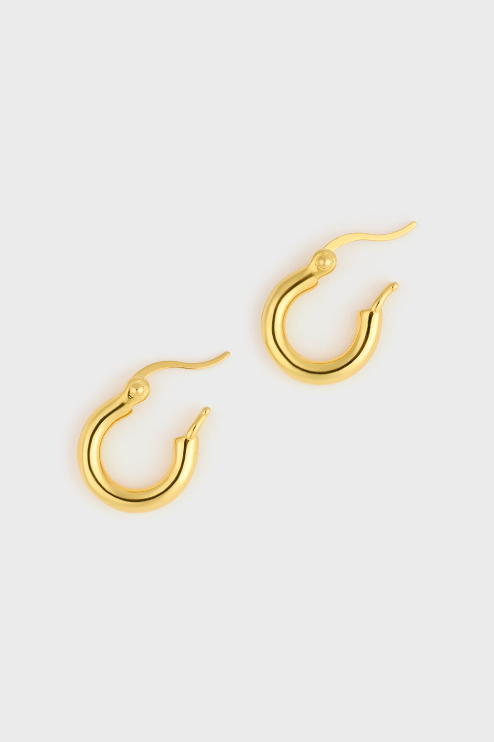 Gold hinged hoop earrings_2