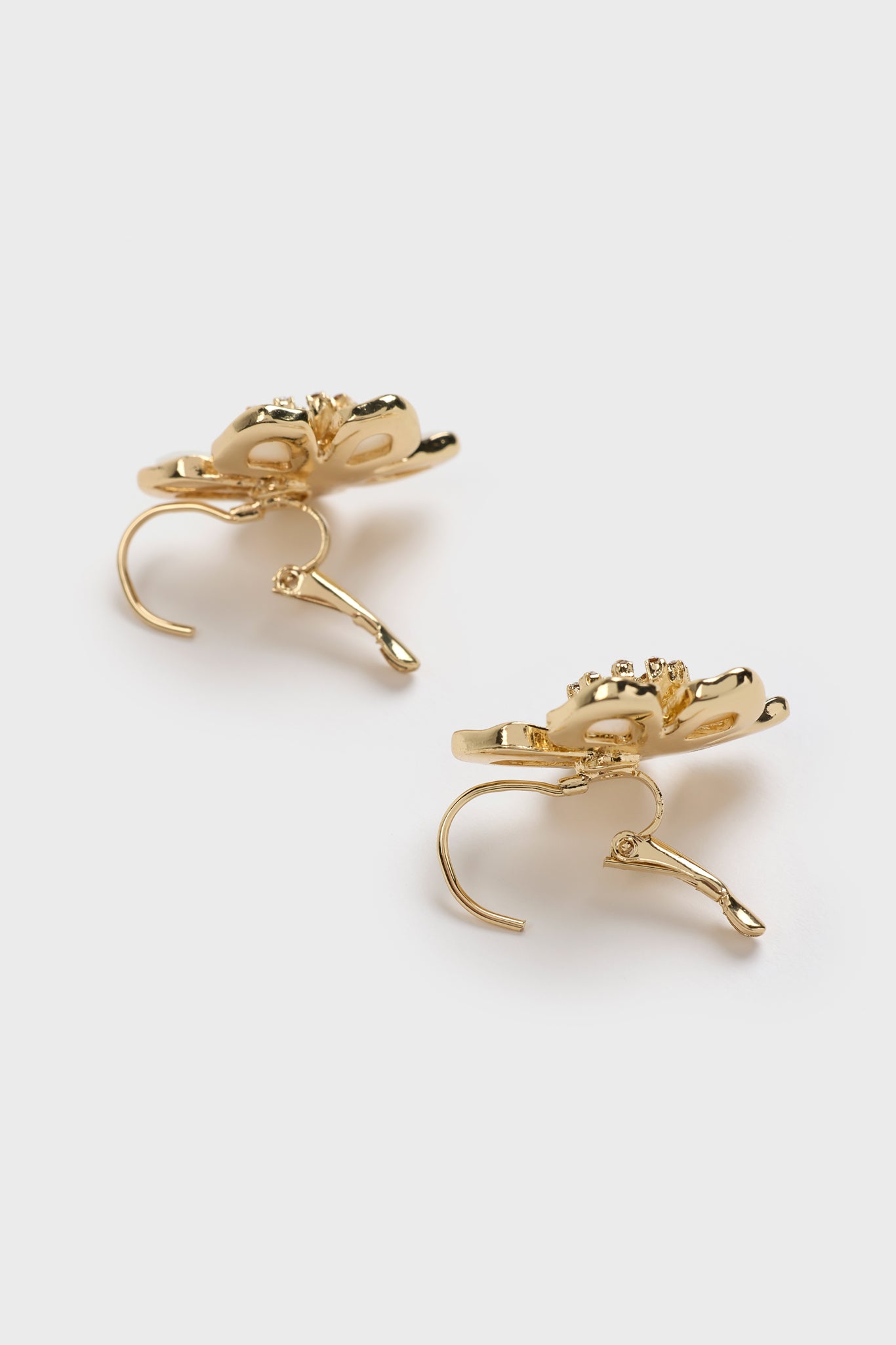 Gold large flower stud earrings_4