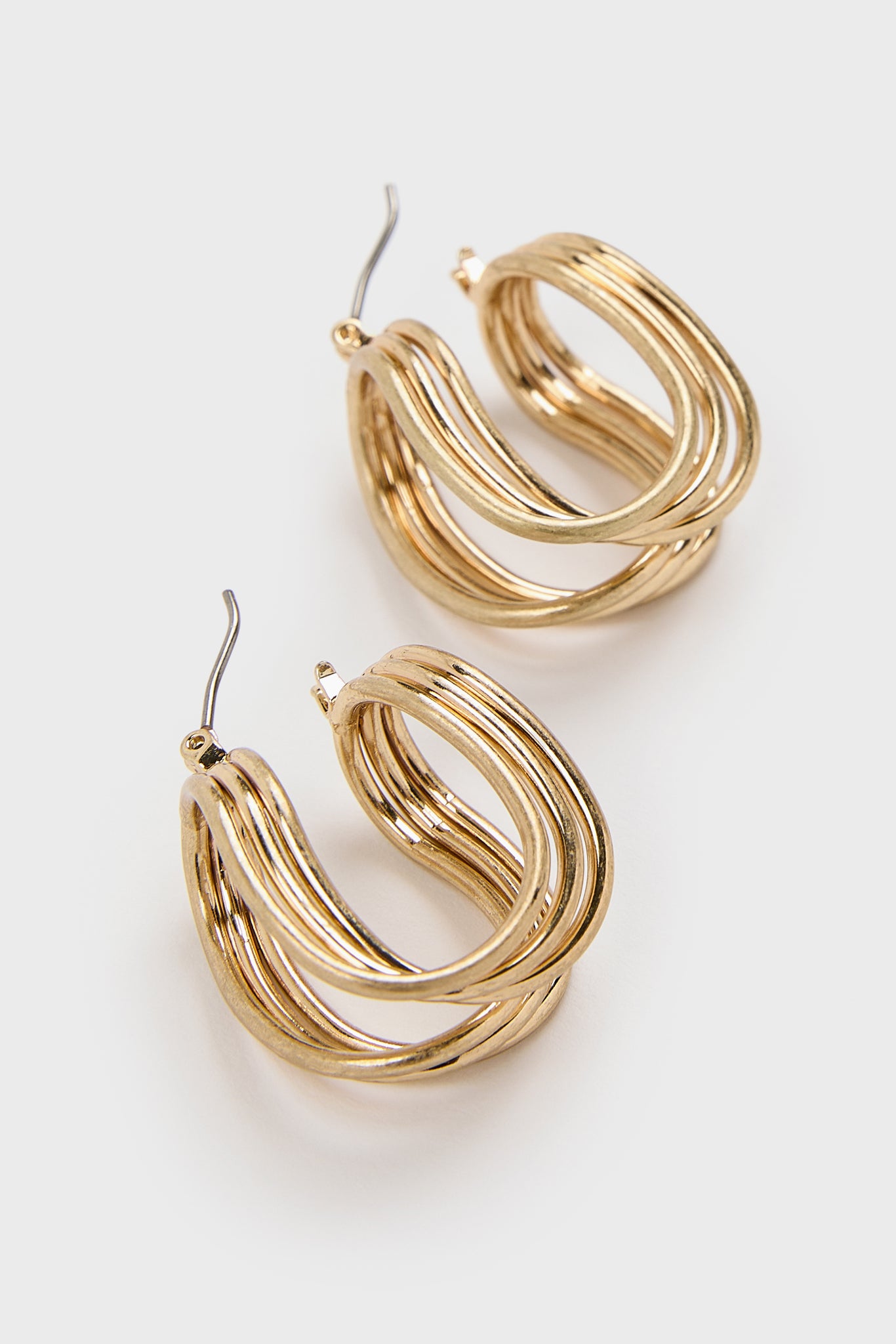 Gold looped U earrings_3