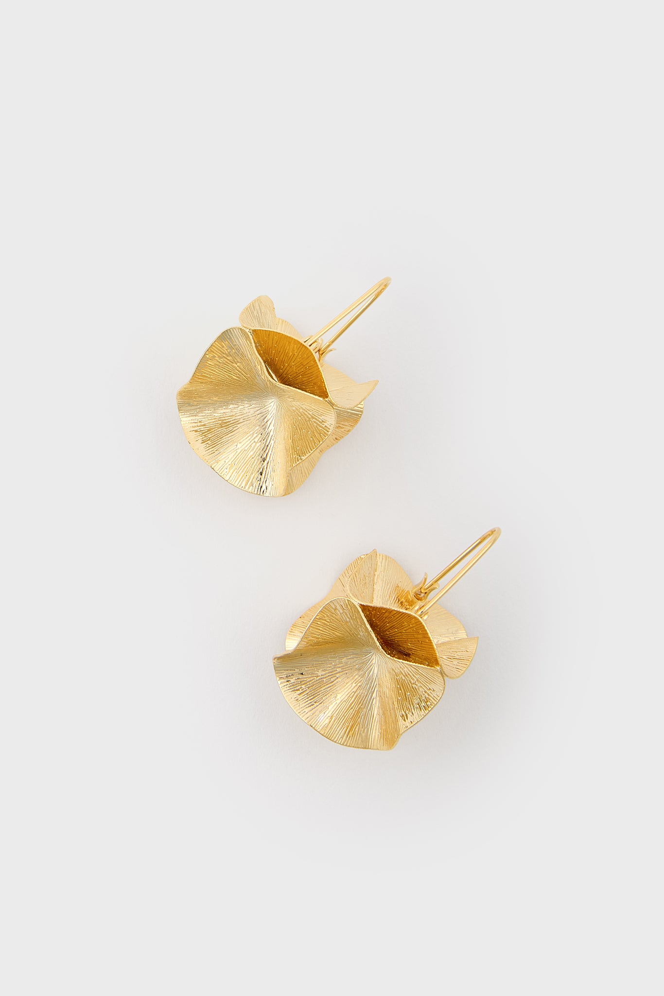 Gold organic leaves hoop earrings_3