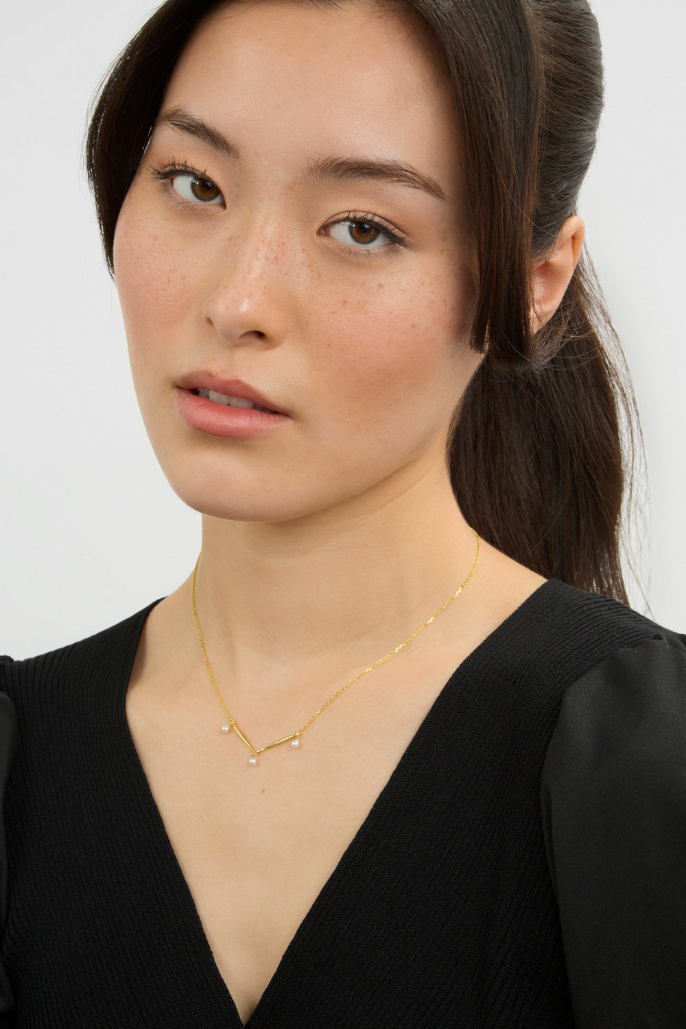 Gold triple pearl drop V necklace_2