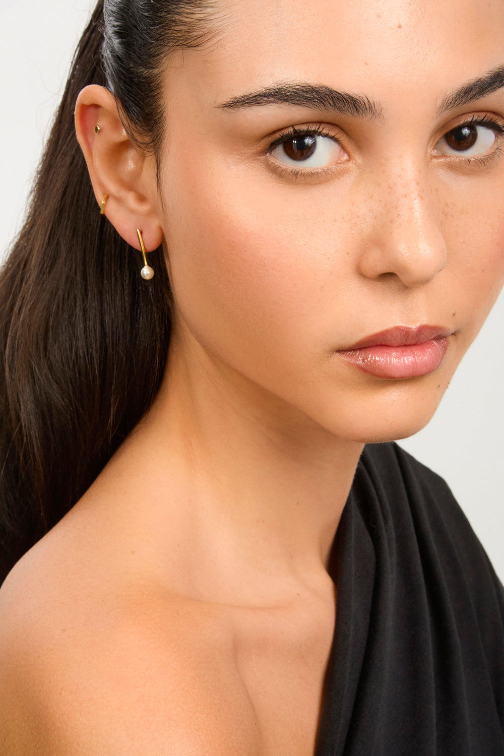 Gold slim bar pearl earrings_2