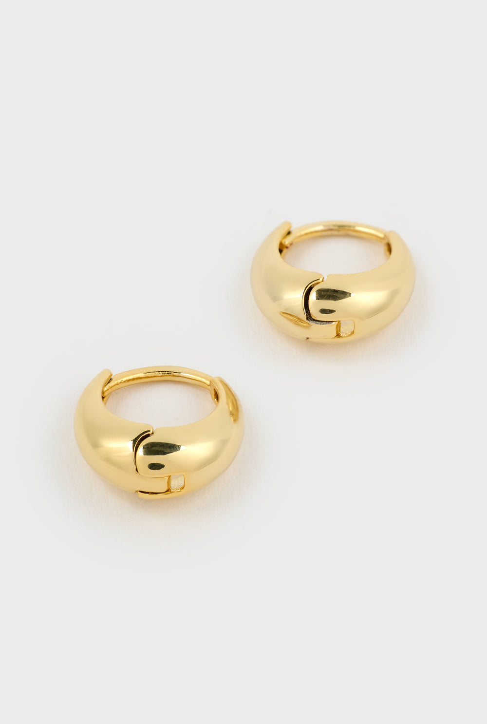 Gold thick huggie hoop earrings_2