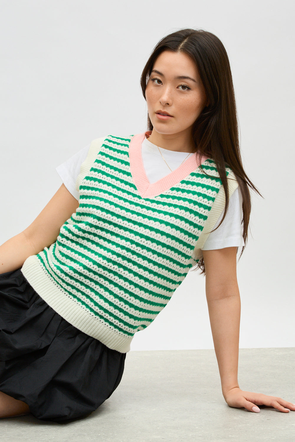 Green and ivory striped pink collar sweater vest_5