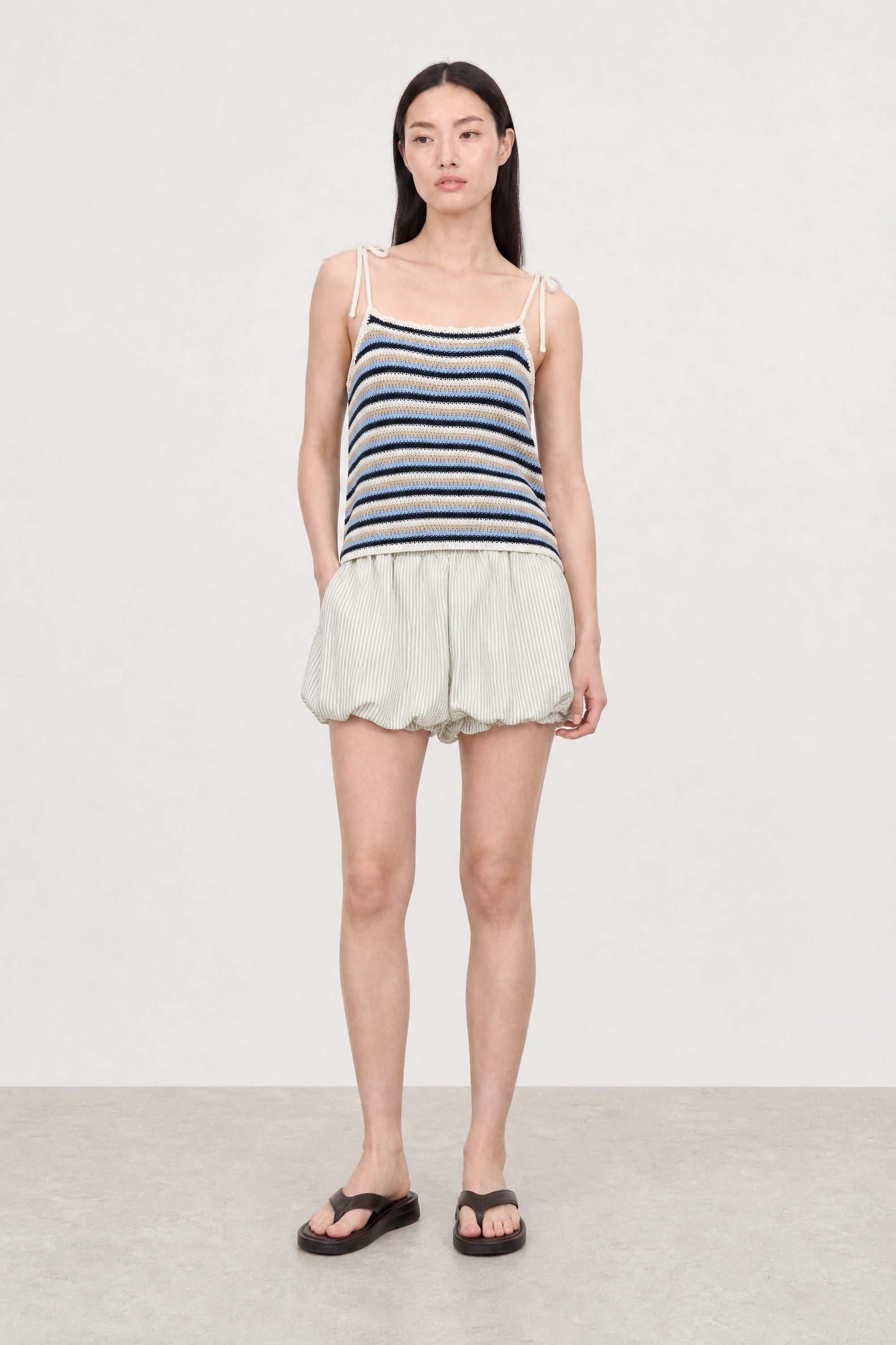 Green and white seersucker striped blouson shorts_4