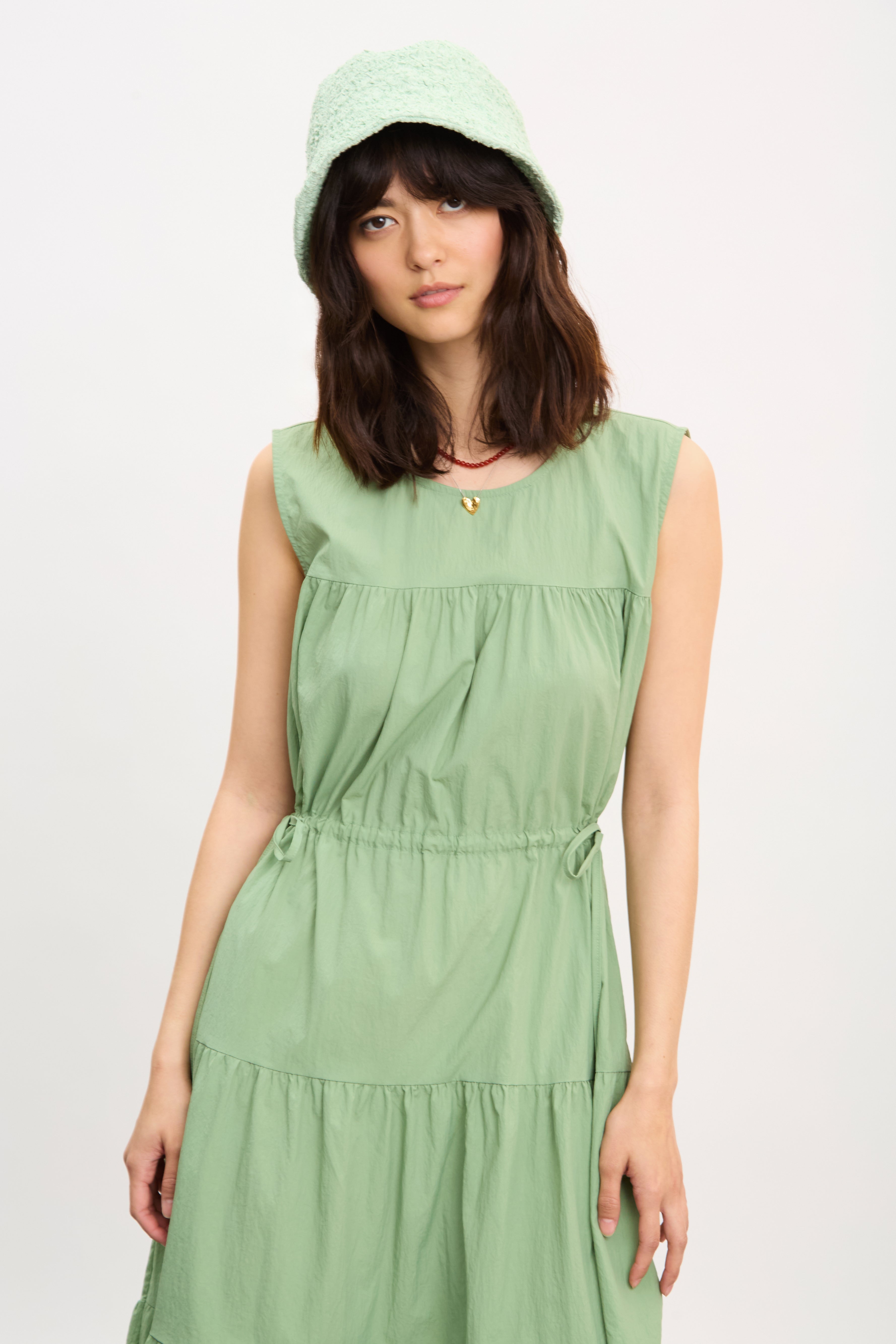 Green tiered cinch waist sleeveless dress_3