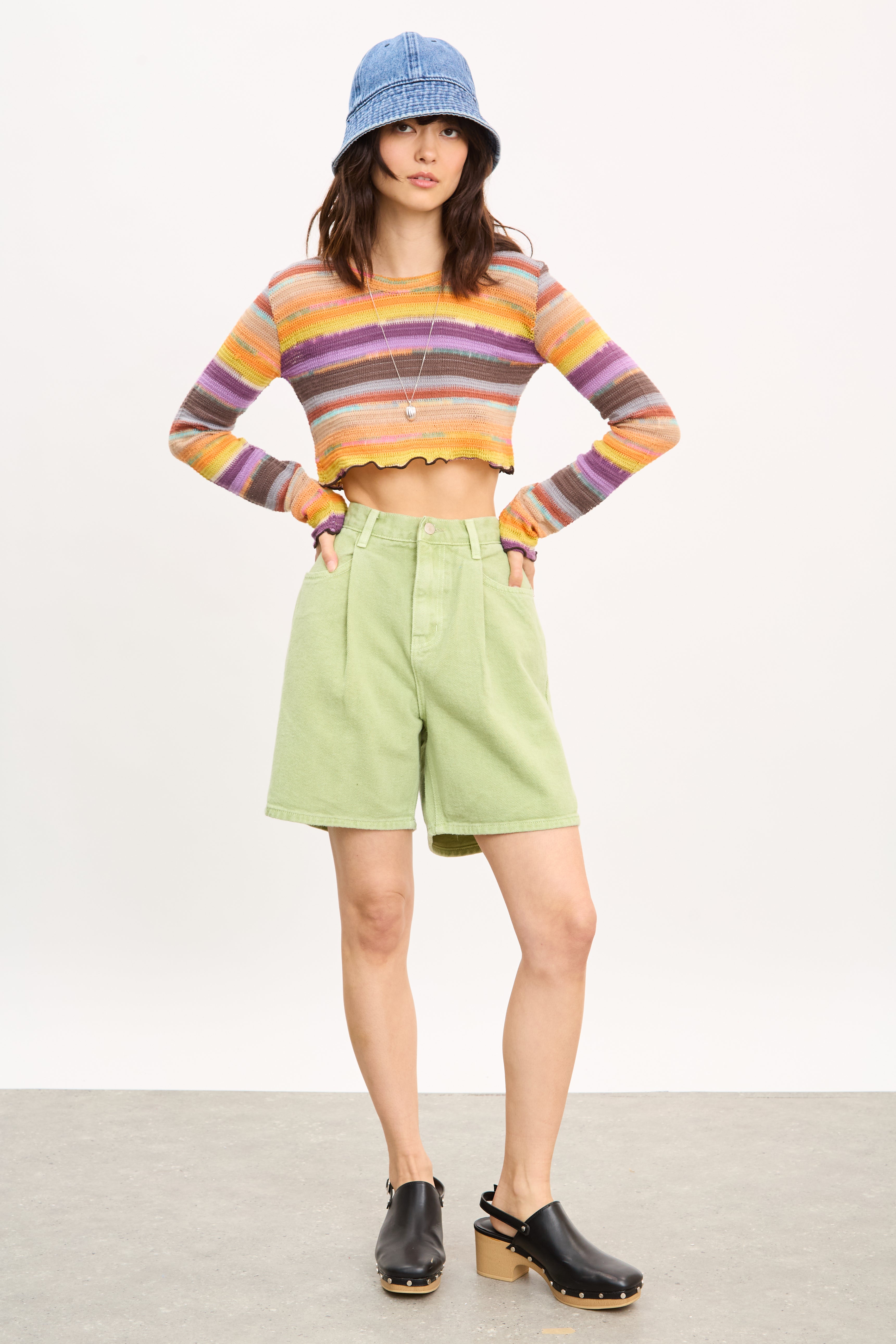 Green washed denim single pleat shorts_4