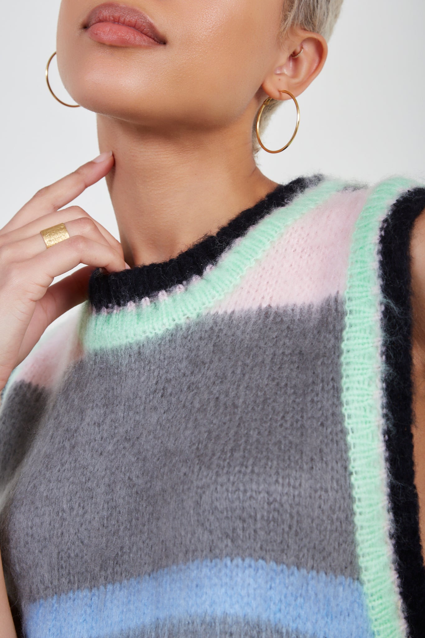 Green alpaca blend striped sweater vest_4