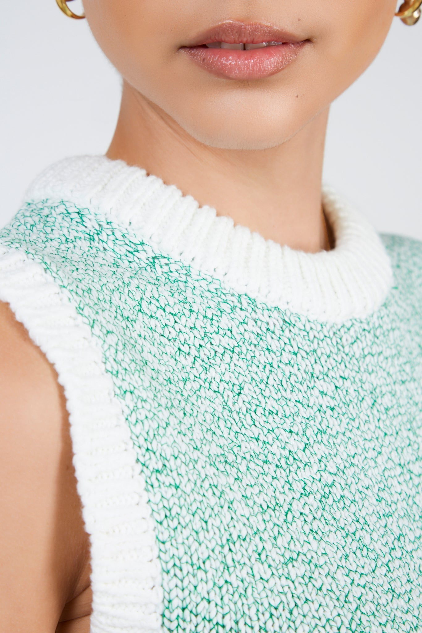Green mixed knit ivory trim sweater vest_4