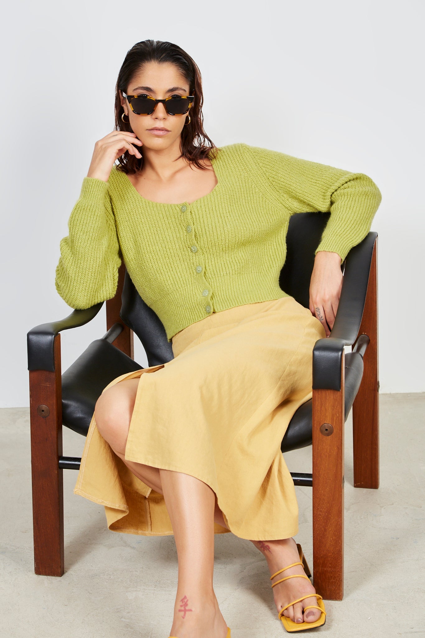 Green sweetheart neck cardigan_5