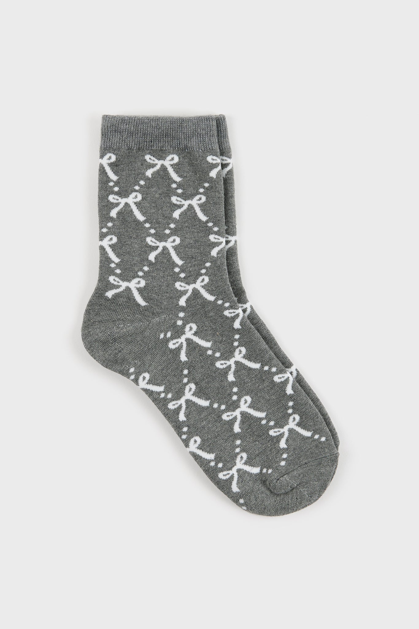 Grey and white ribbon and dots socks_1