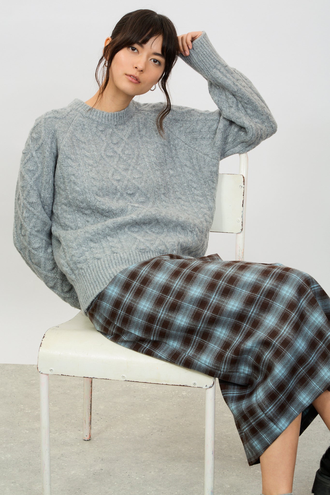 Grey diamond sleeve cable knit jumper_5