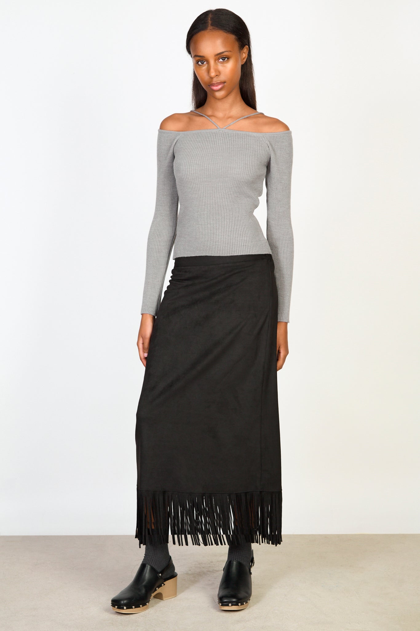 Grey ribbed slim strap detail knit top_4